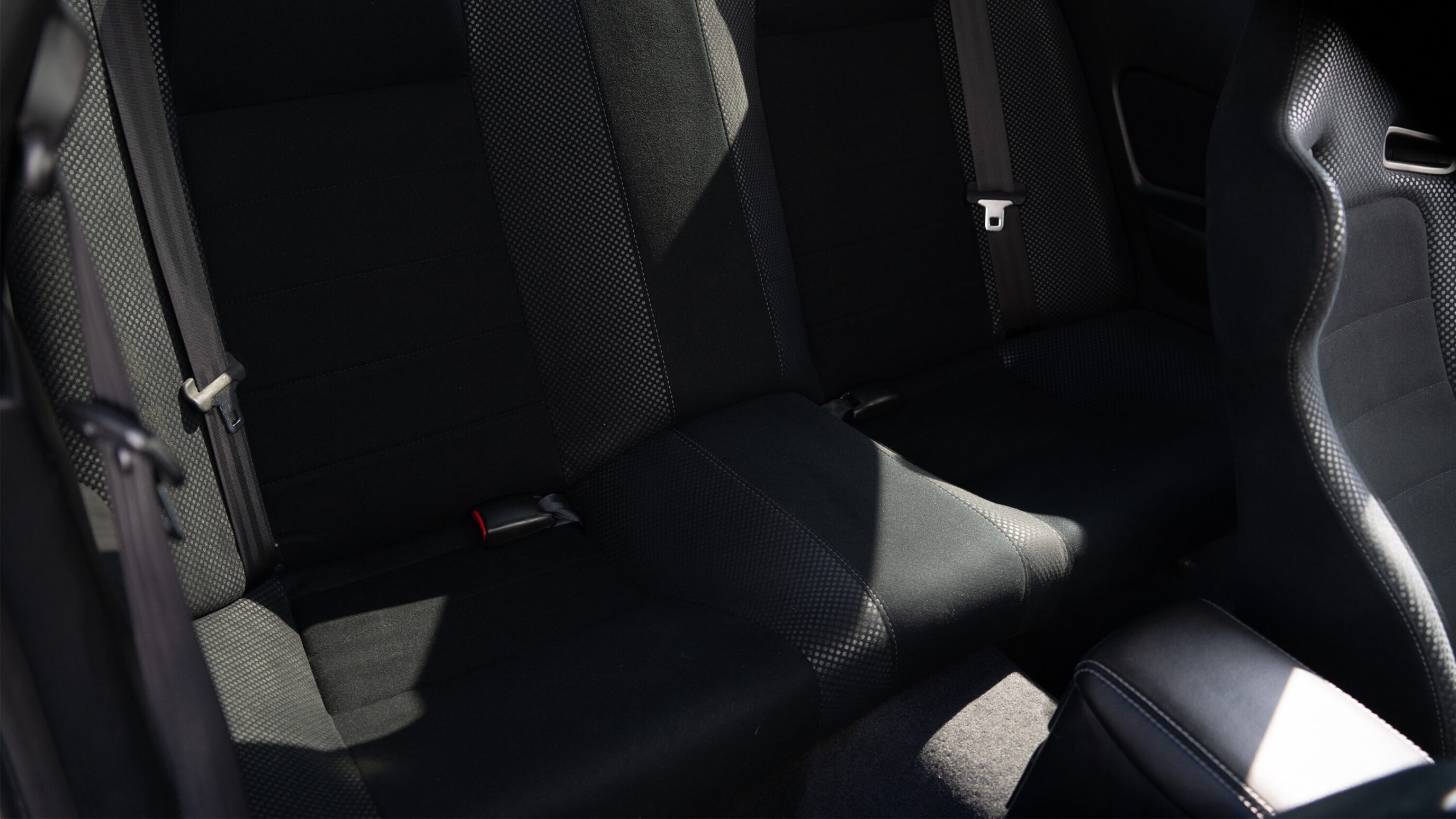 
								2000 Nissan Skyline GTR (BNR34) V-Spec II White full									