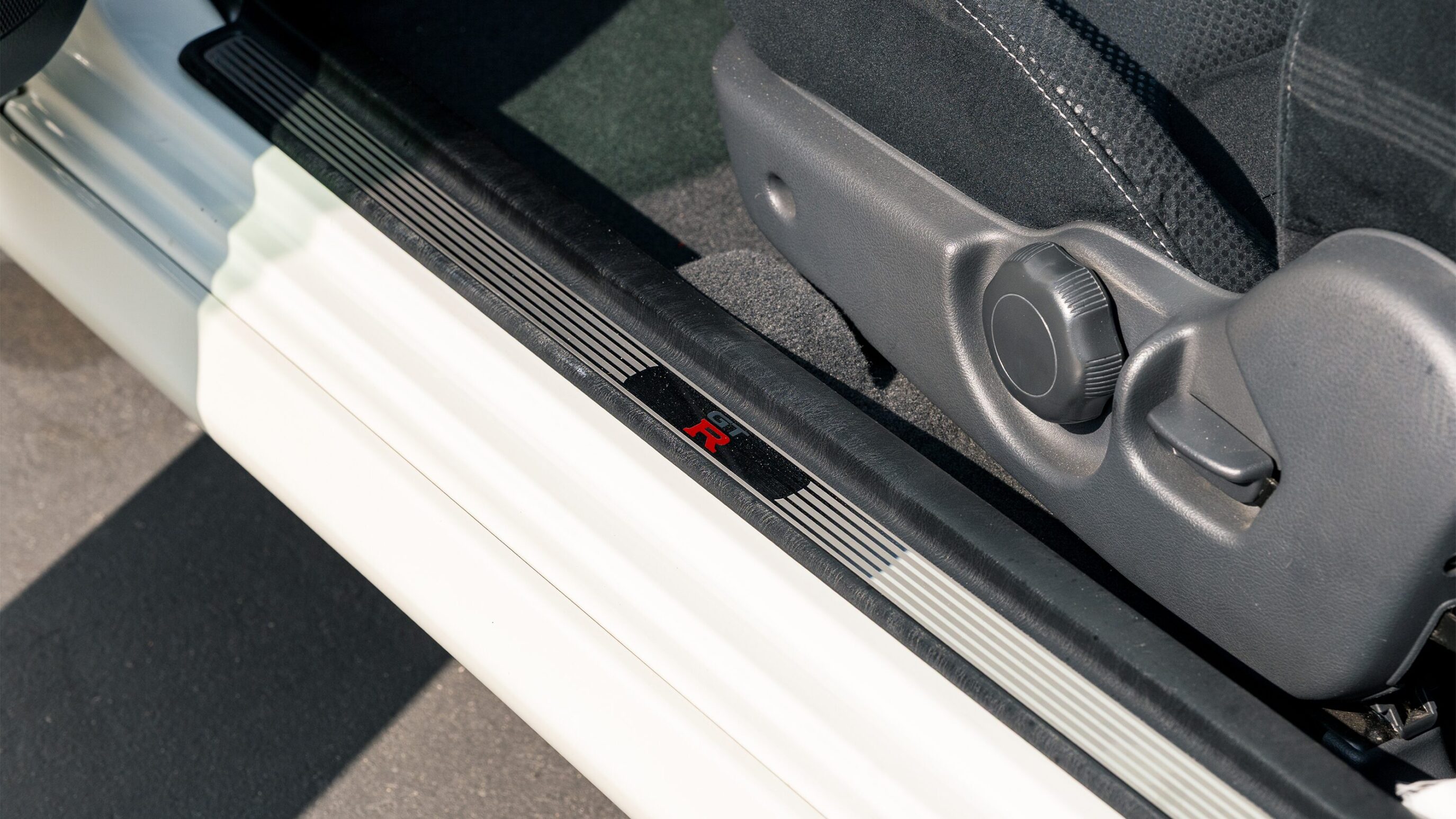 
								2000 Nissan Skyline GTR (BNR34) V-Spec II White full									