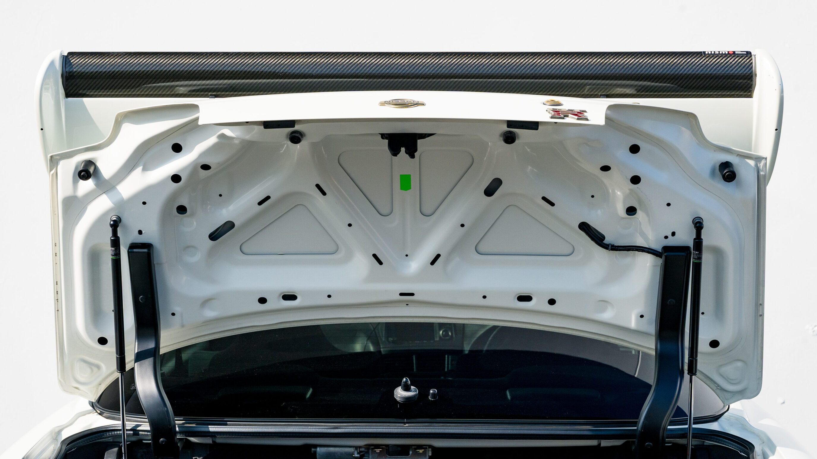 
								2000 Nissan Skyline GTR (BNR34) V-Spec II White full									