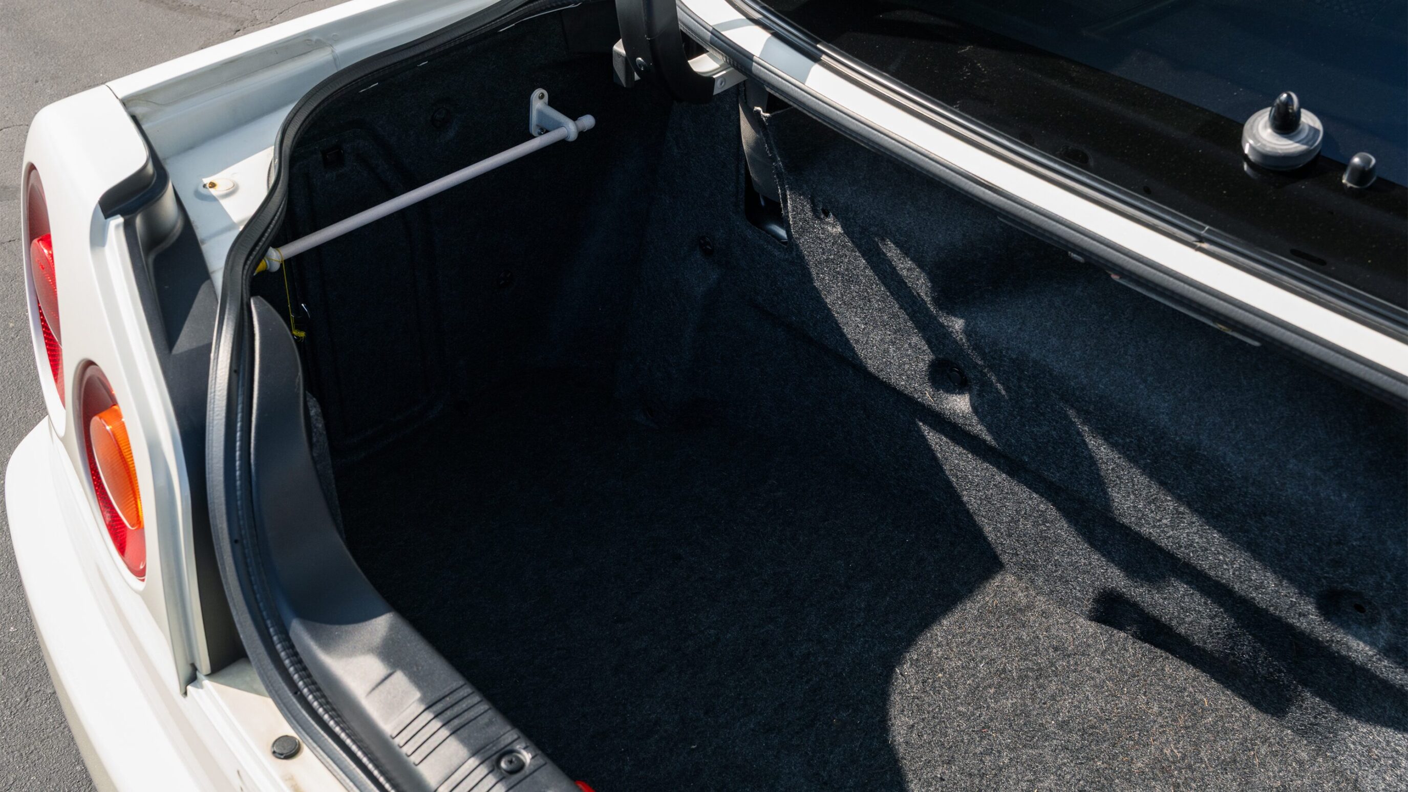 
								2000 Nissan Skyline GTR (BNR34) V-Spec II White full									