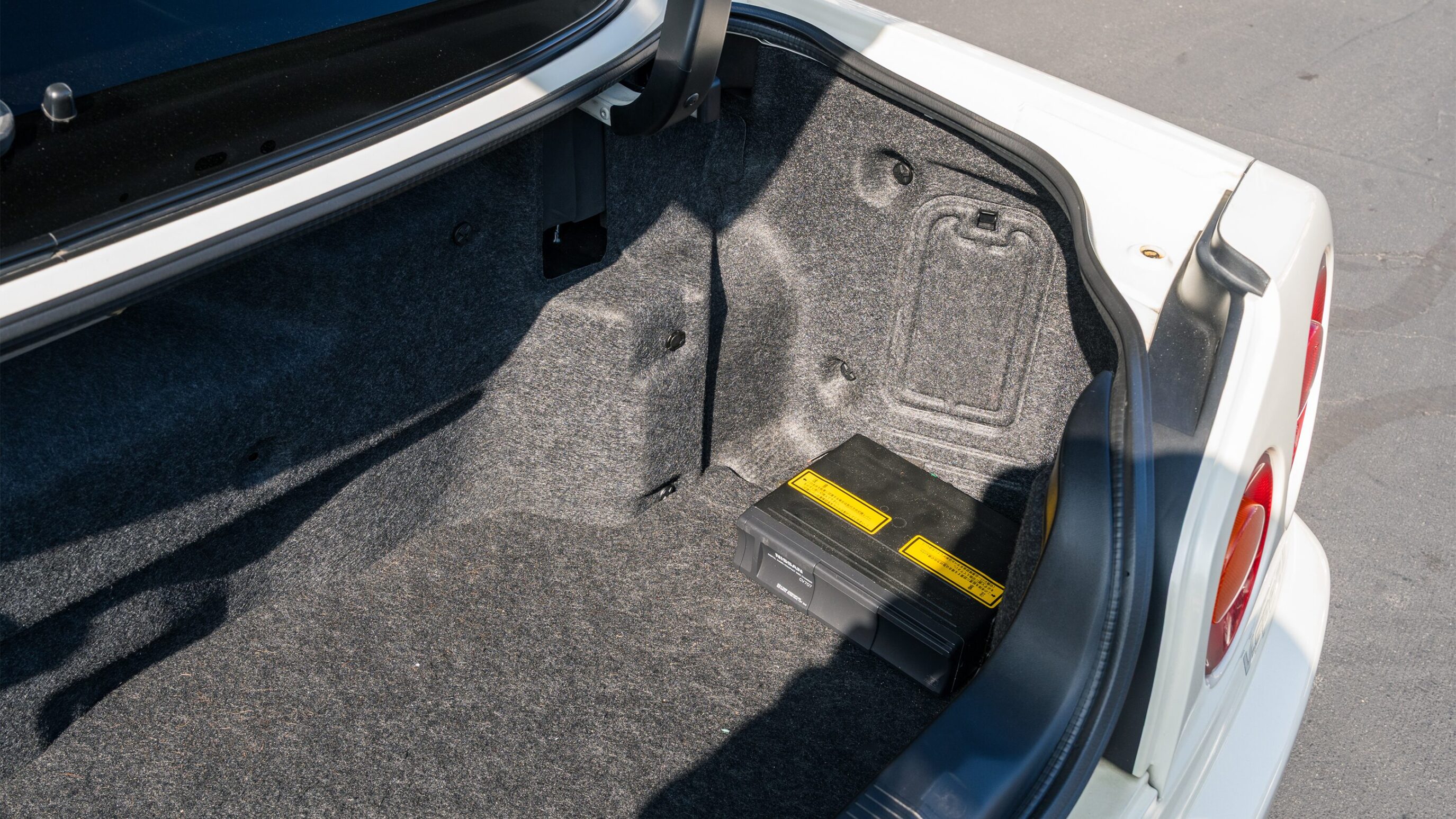 
								2000 Nissan Skyline GTR (BNR34) V-Spec II White full									