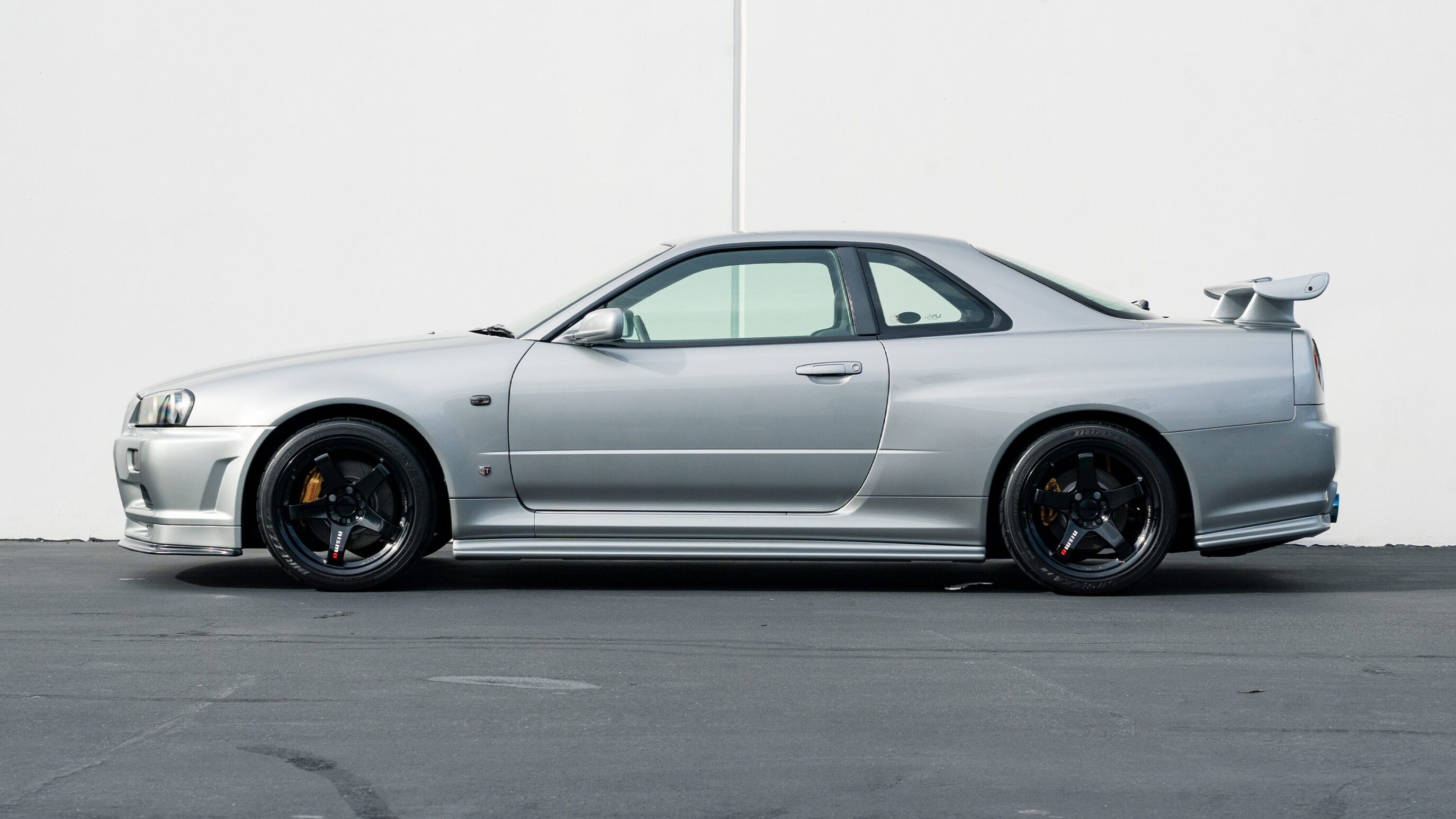 
								1999 Nissan Skyline GTR (BNR34) V-Spec Sonic Silver full									