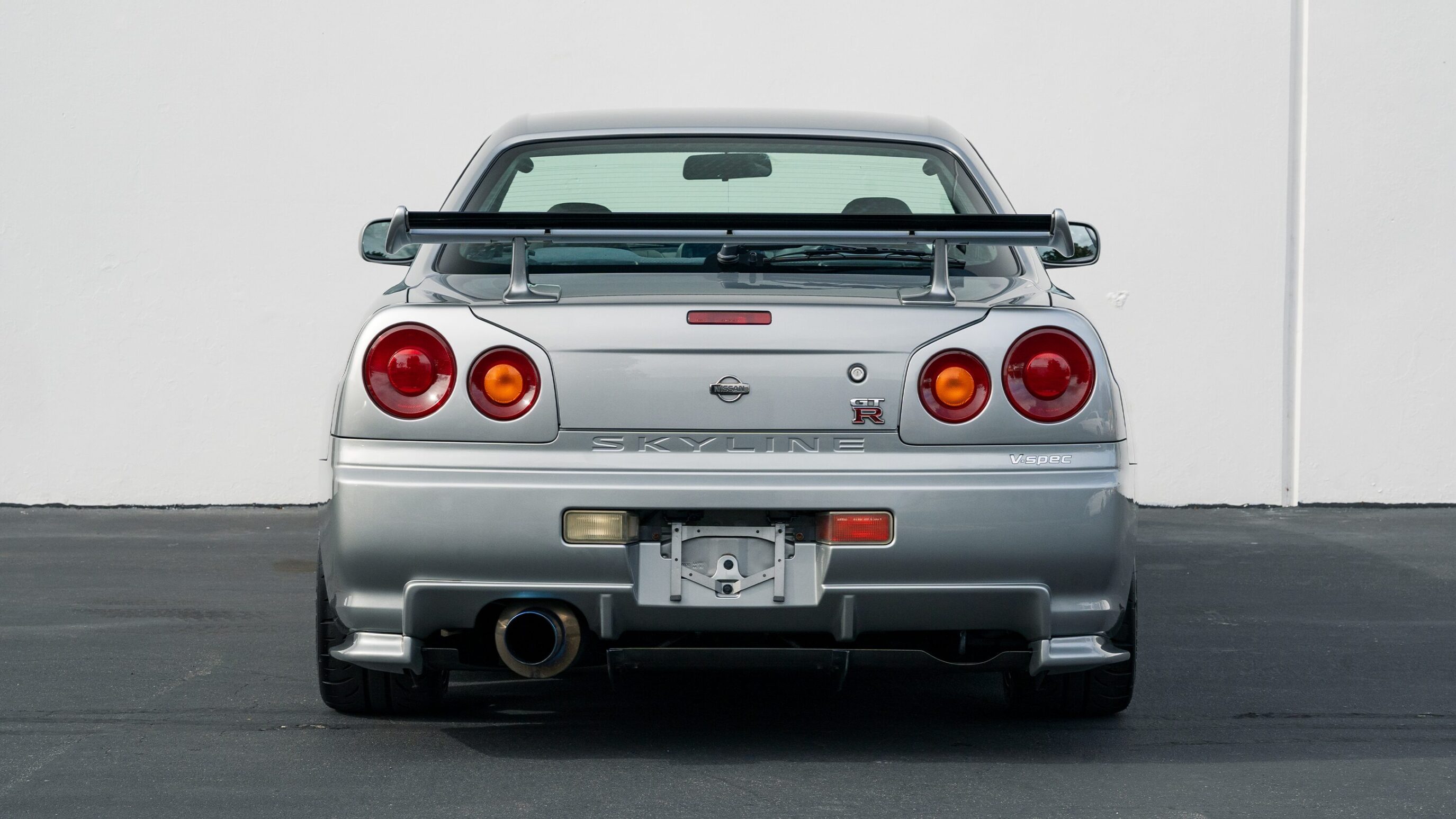 
								1999 Nissan Skyline GTR (BNR34) V-Spec Sonic Silver full									