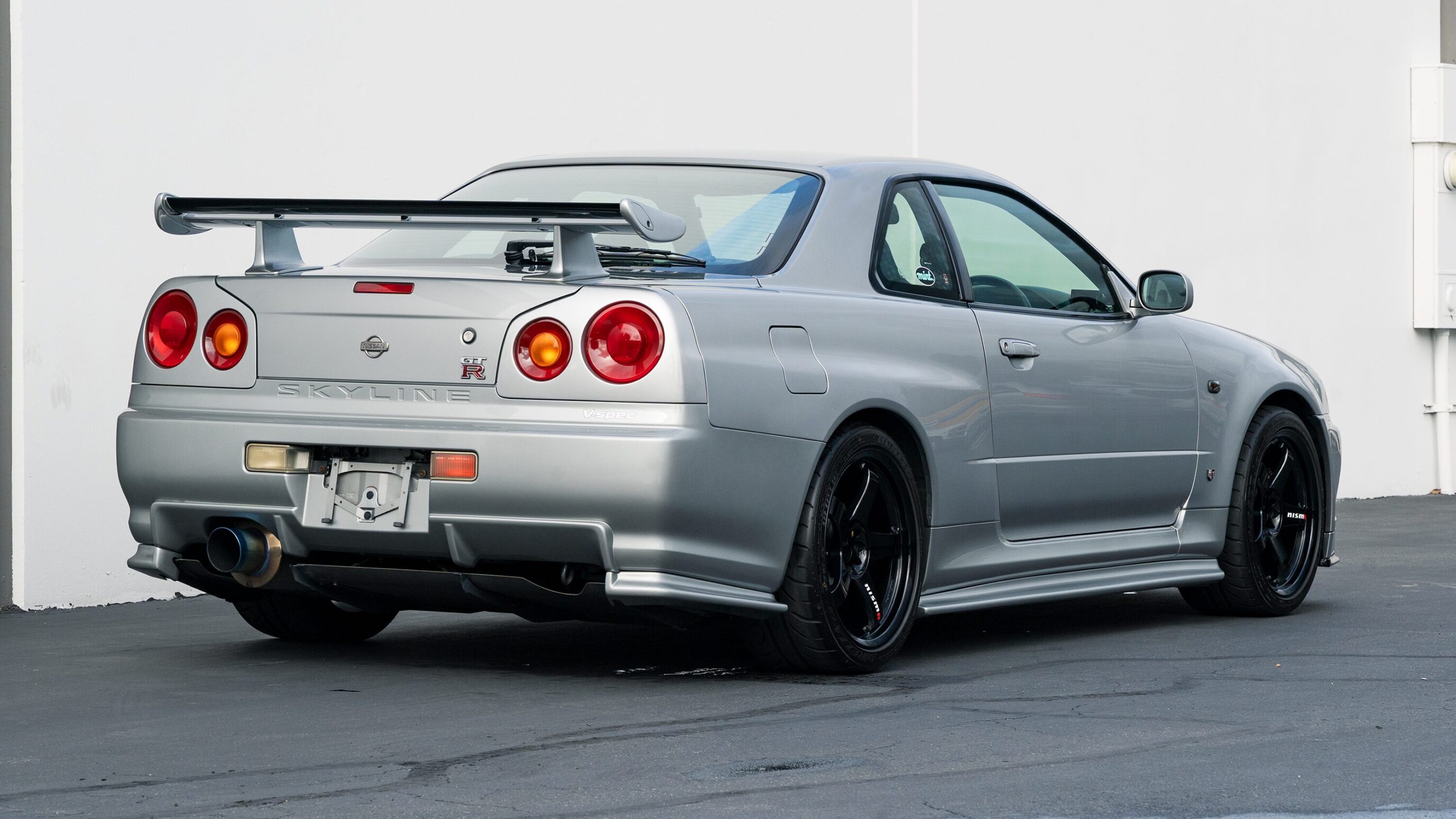 
								1999 Nissan Skyline GTR (BNR34) V-Spec Sonic Silver full									