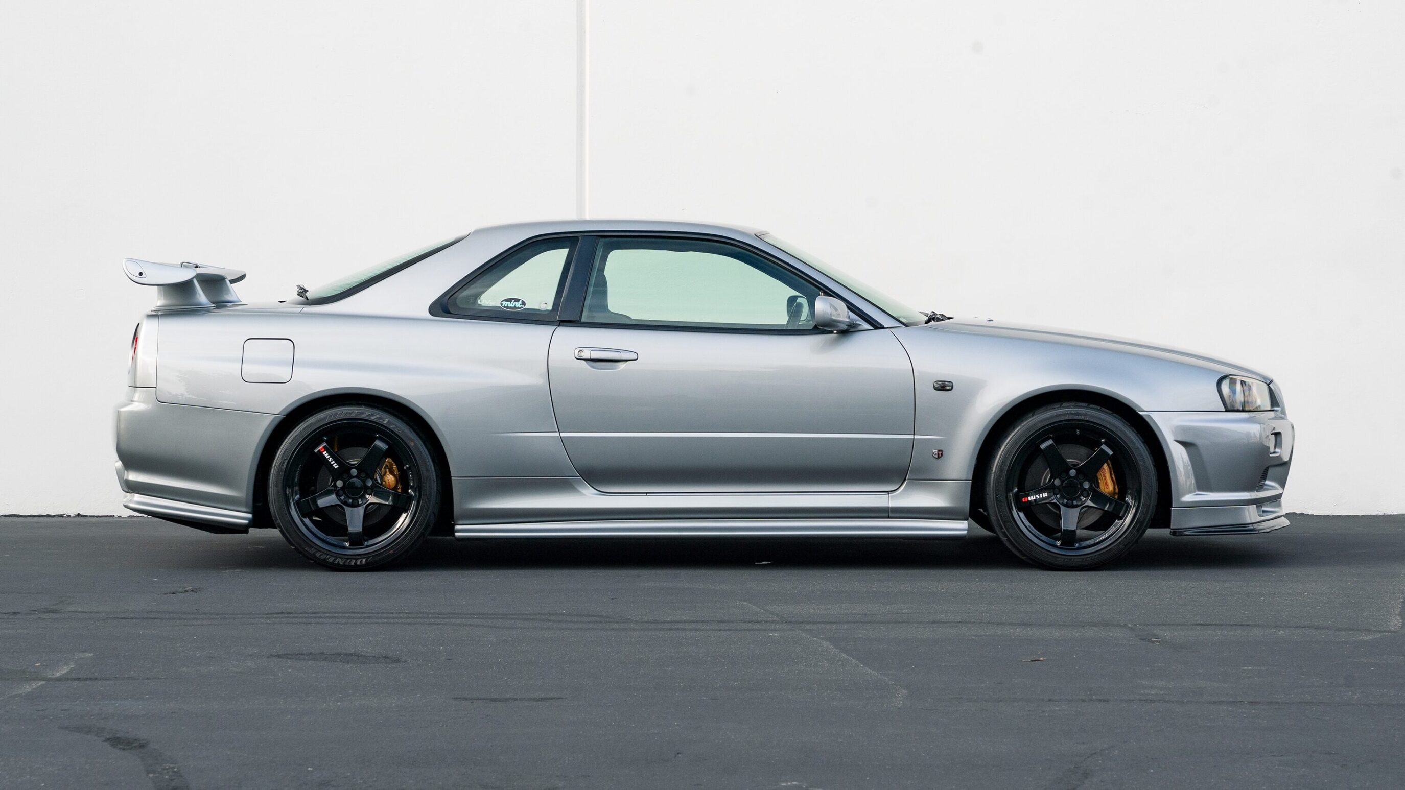 
								1999 Nissan Skyline GTR (BNR34) V-Spec Sonic Silver full									