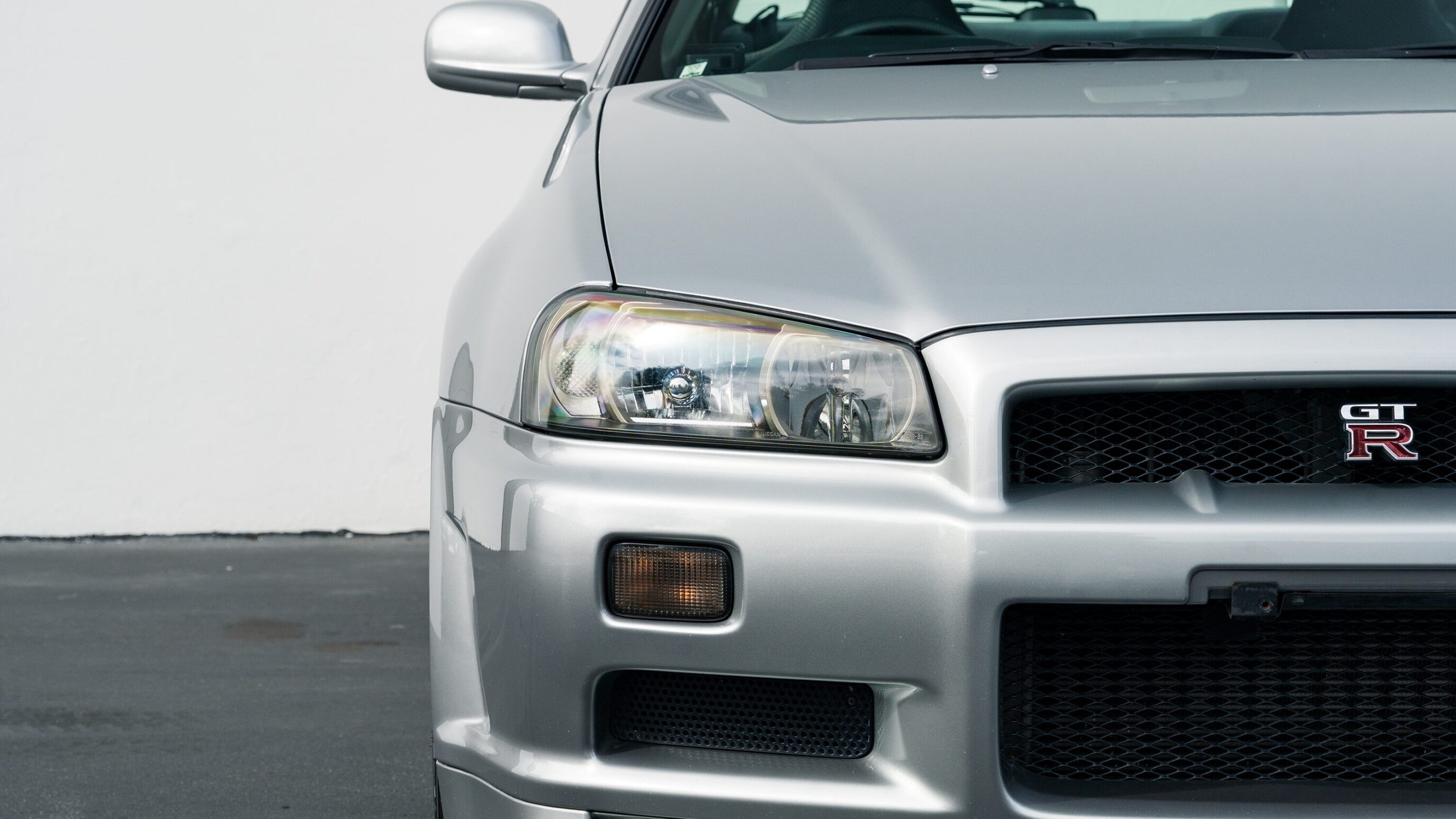 
								1999 Nissan Skyline GTR (BNR34) V-Spec Sonic Silver full									
