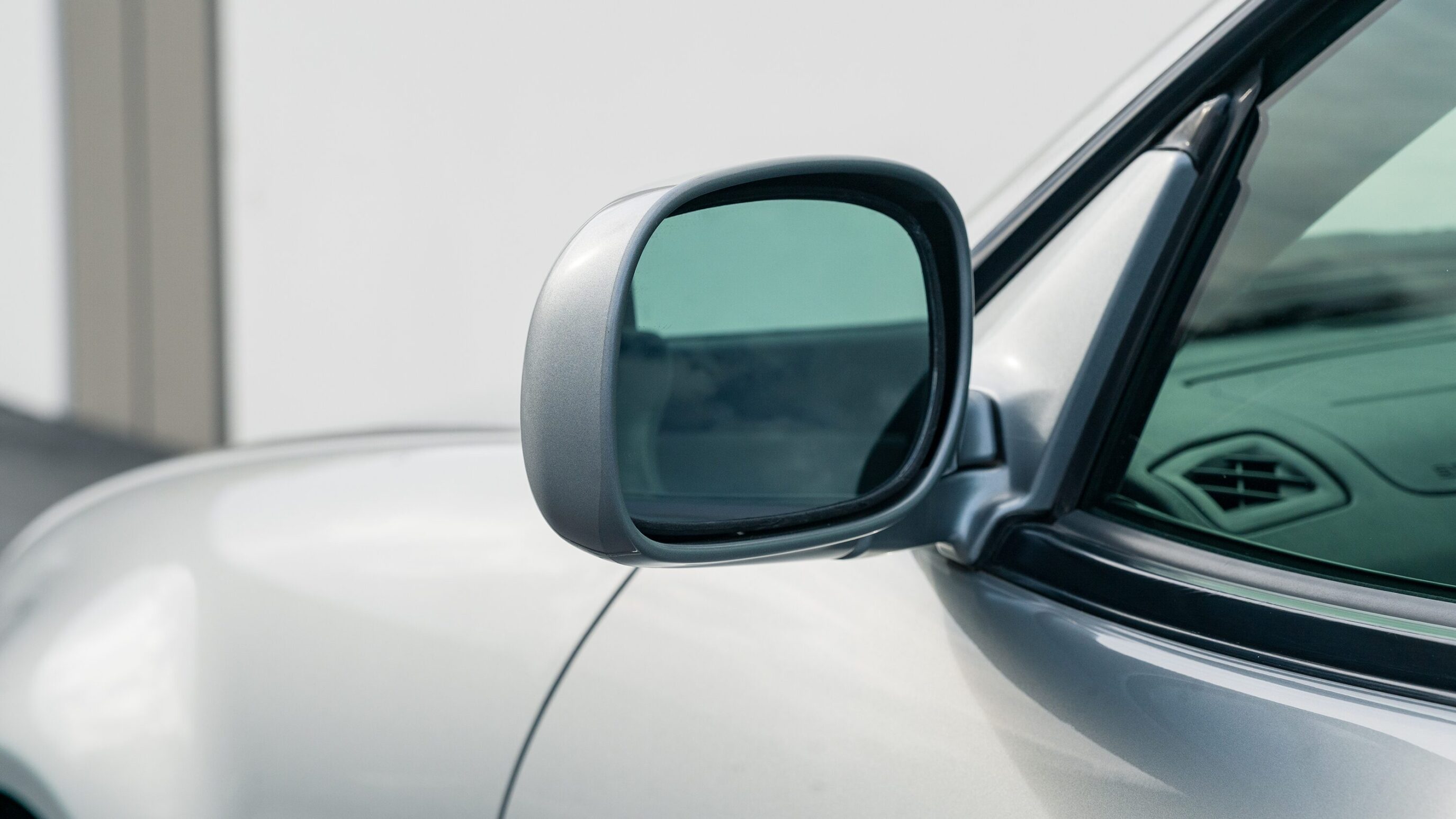 
								1999 Nissan Skyline GTR (BNR34) V-Spec Sonic Silver full									