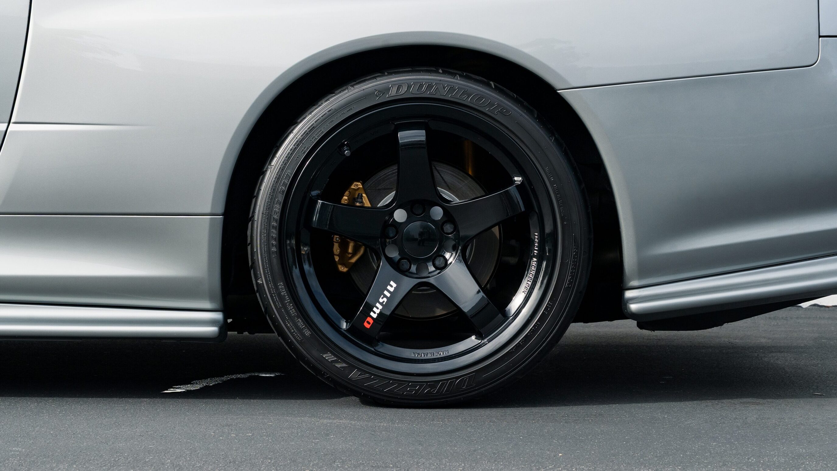 
								1999 Nissan Skyline GTR (BNR34) V-Spec Sonic Silver full									