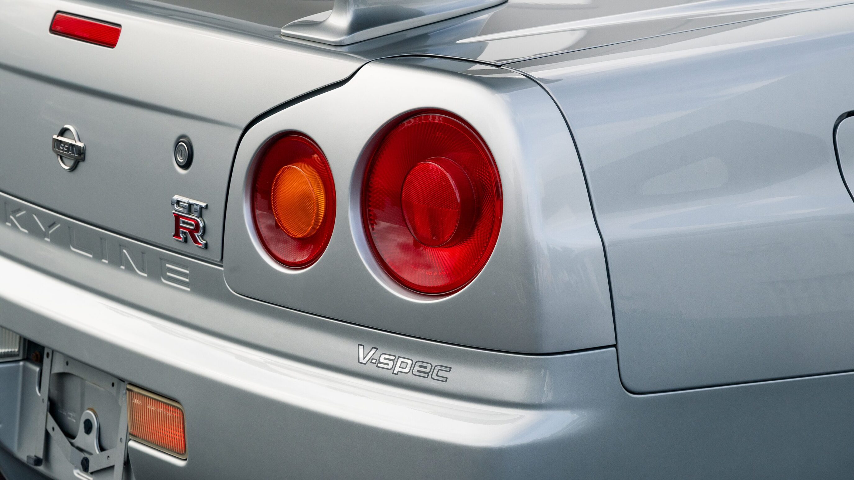 
								1999 Nissan Skyline GTR (BNR34) V-Spec Sonic Silver full									