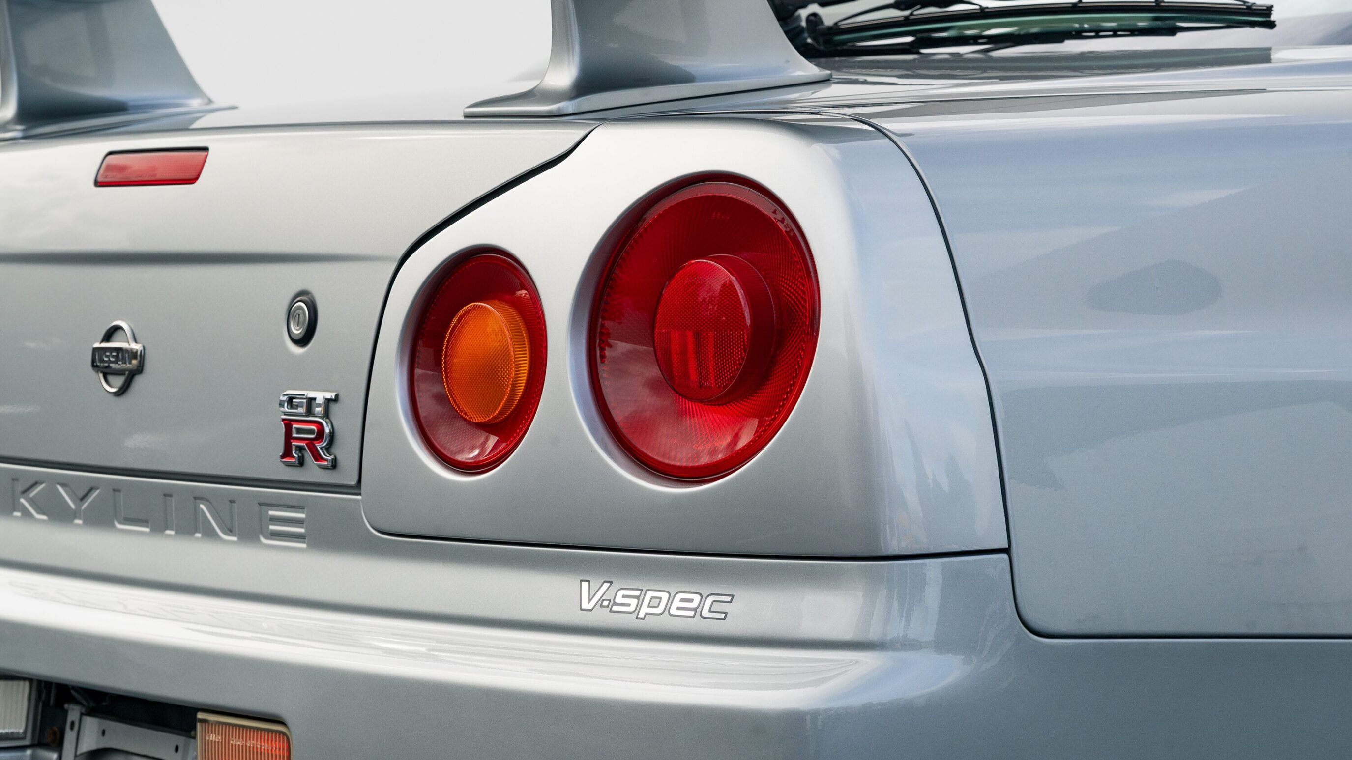 
								1999 Nissan Skyline GTR (BNR34) V-Spec Sonic Silver full									