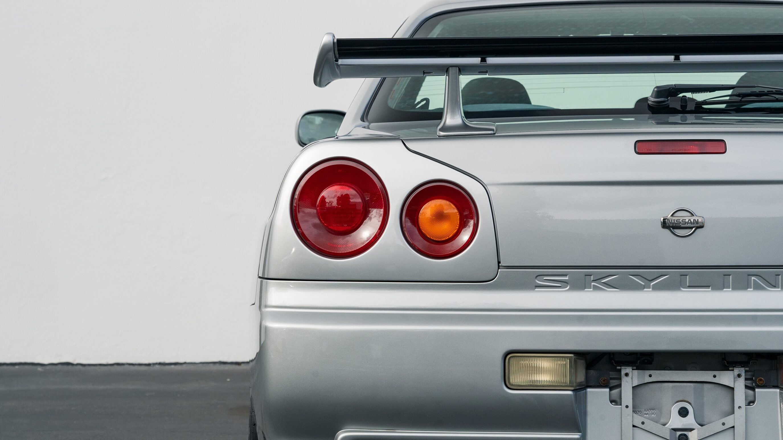 
								1999 Nissan Skyline GTR (BNR34) V-Spec Sonic Silver full									