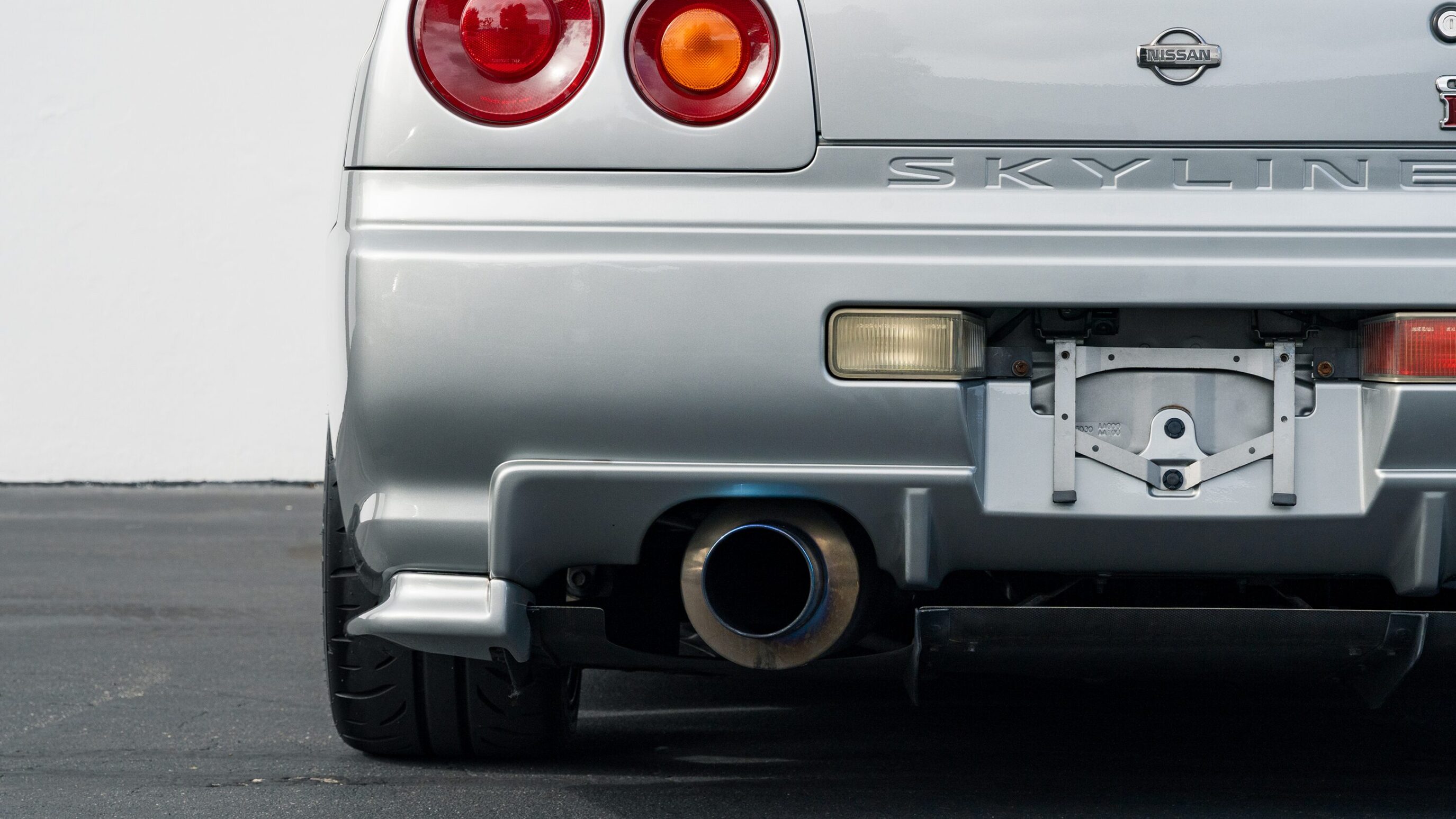 
								1999 Nissan Skyline GTR (BNR34) V-Spec Sonic Silver full									