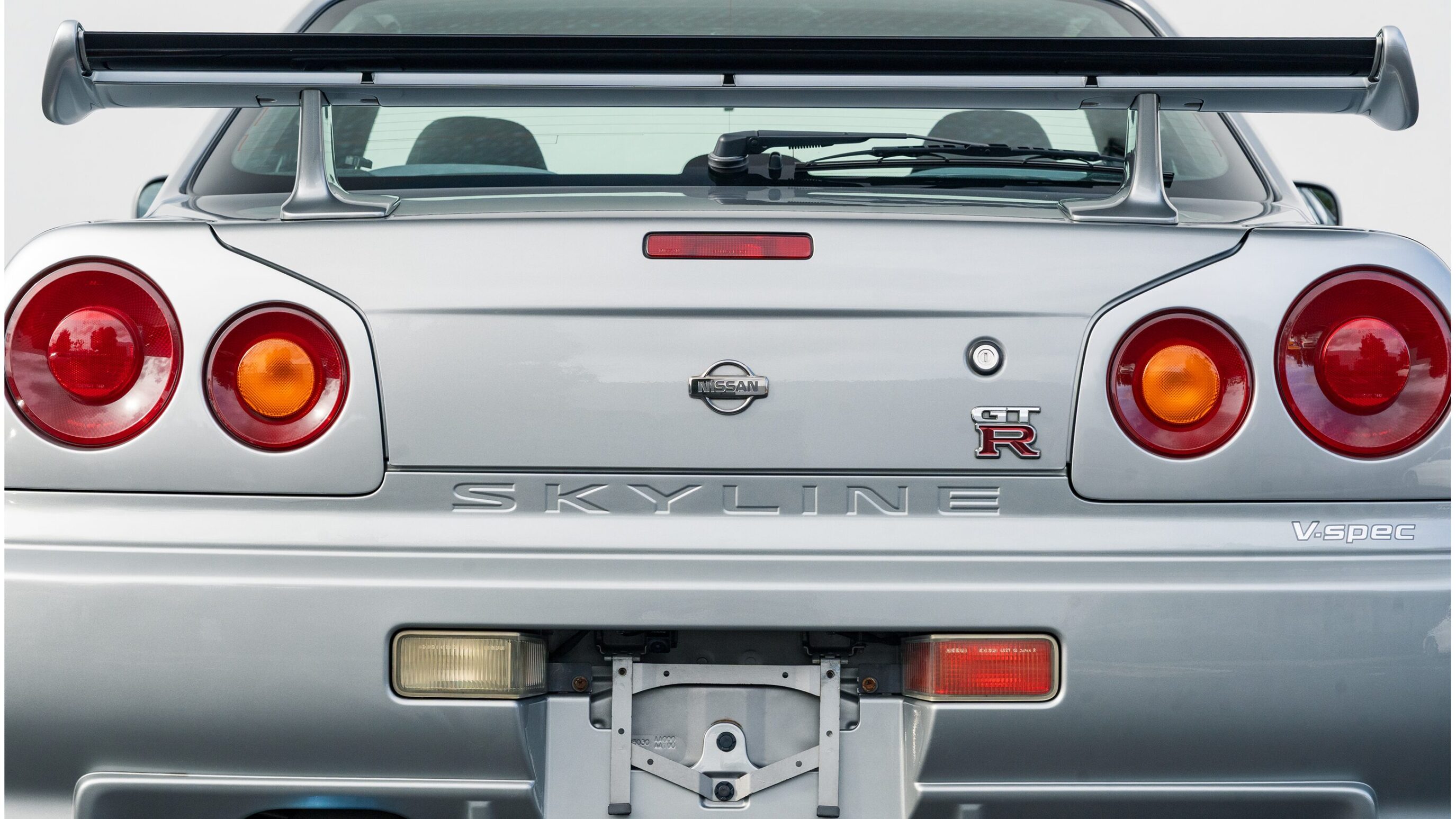 
								1999 Nissan Skyline GTR (BNR34) V-Spec Sonic Silver full									