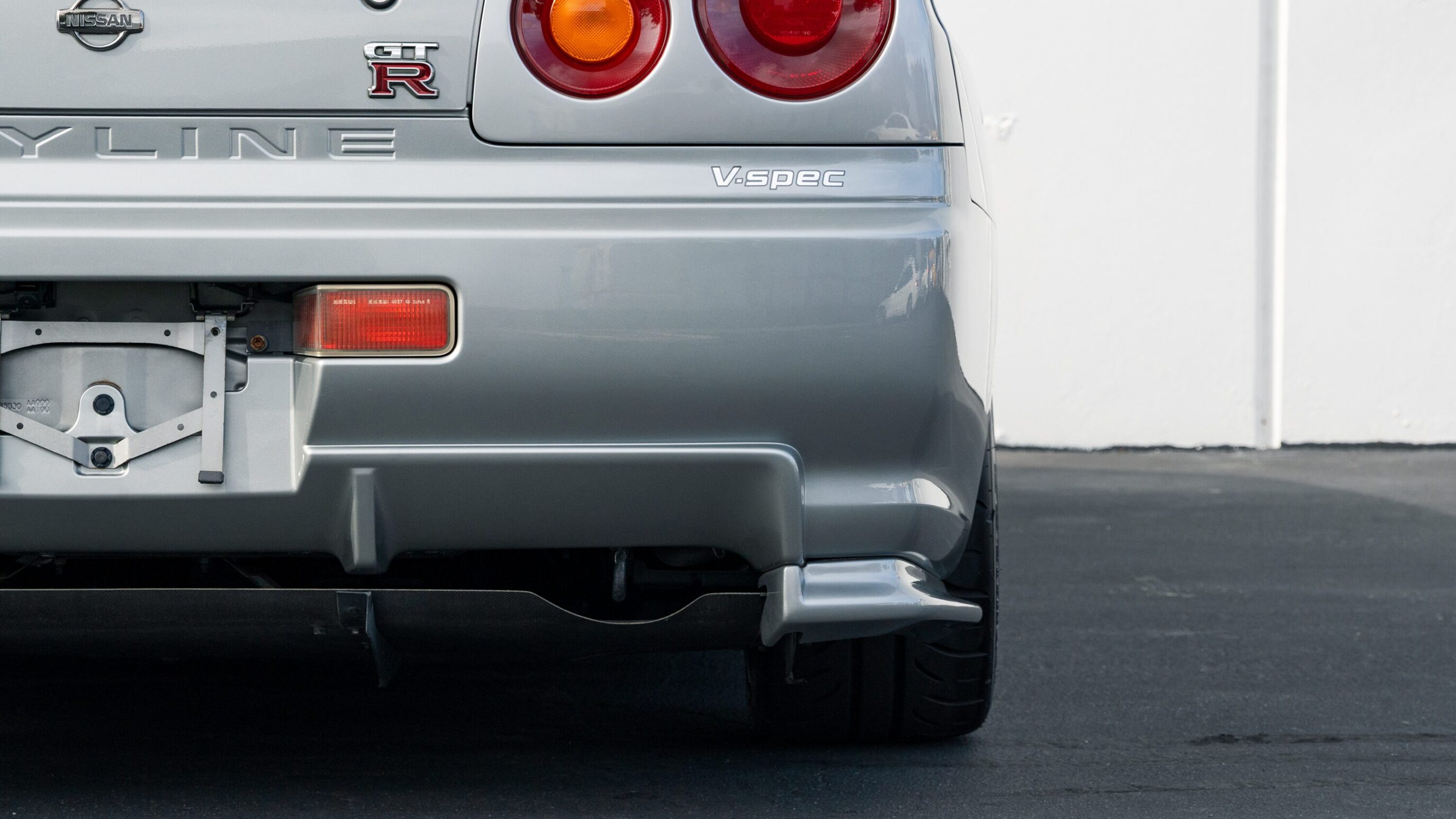 
								1999 Nissan Skyline GTR (BNR34) V-Spec Sonic Silver full									