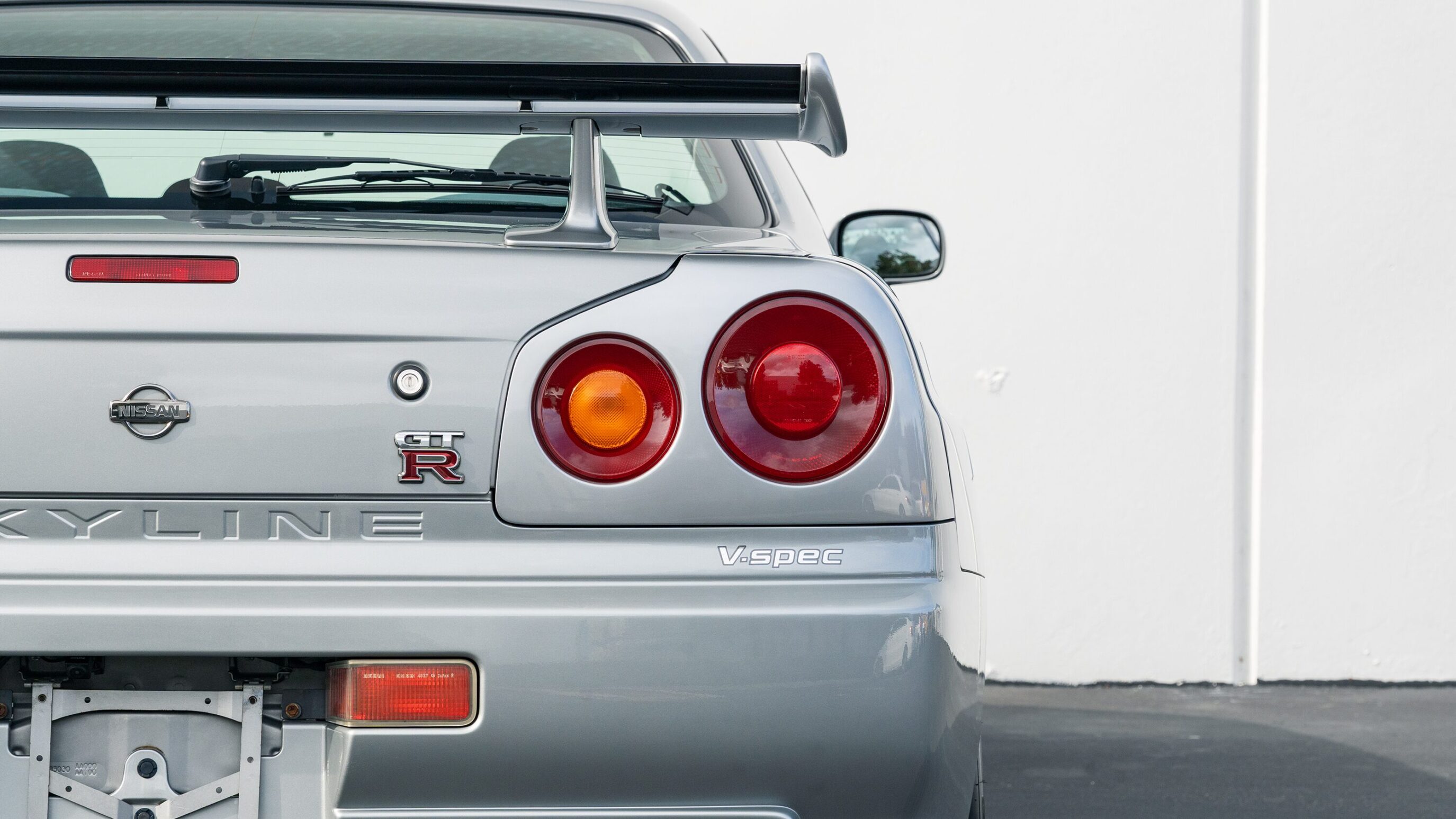 
								1999 Nissan Skyline GTR (BNR34) V-Spec Sonic Silver full									