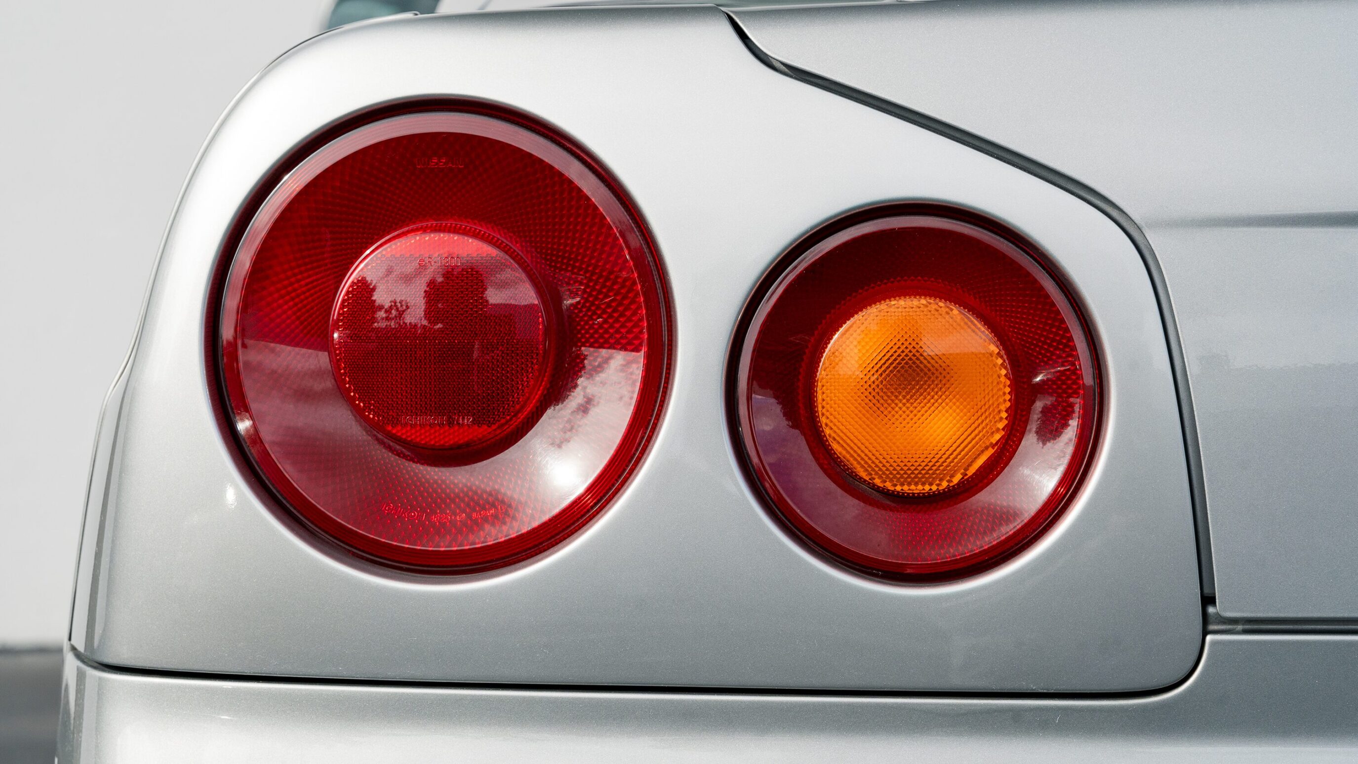 
								1999 Nissan Skyline GTR (BNR34) V-Spec Sonic Silver full									