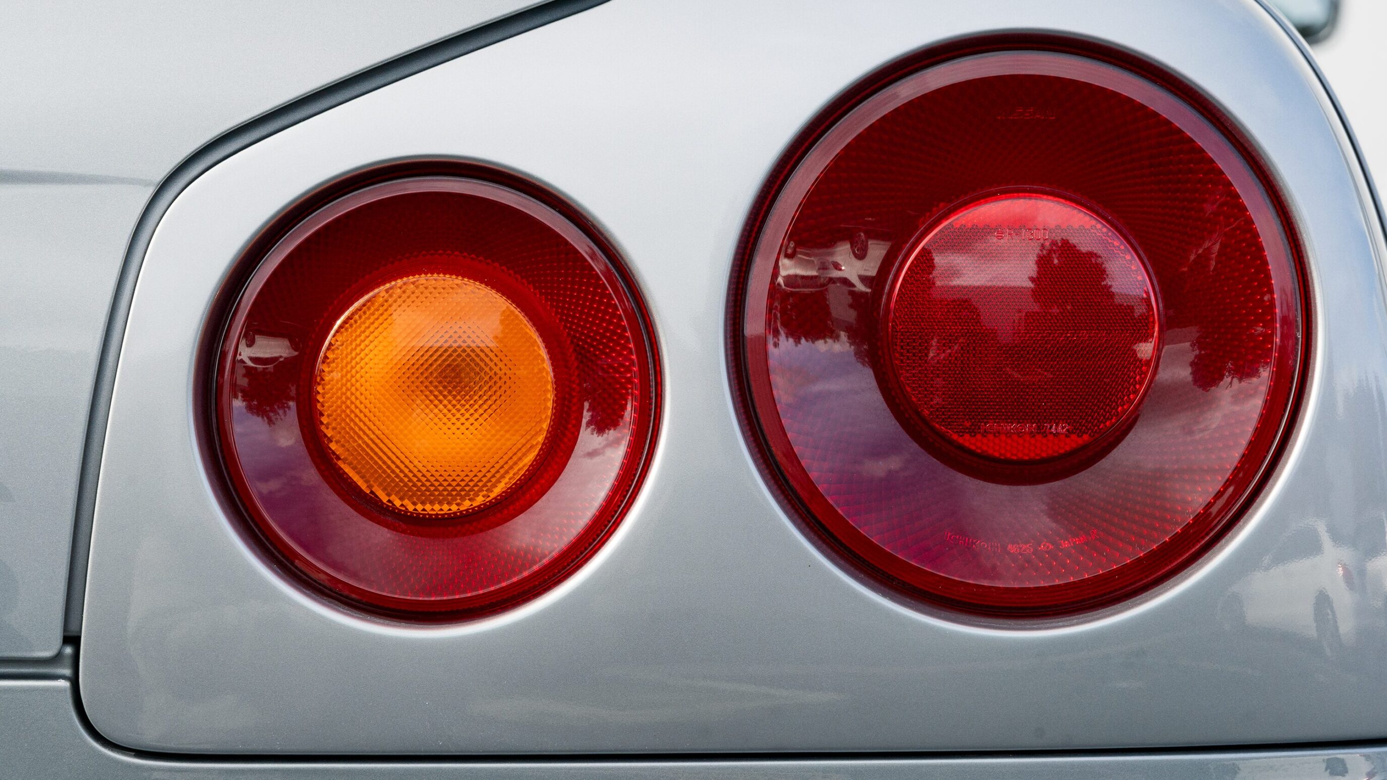 
								1999 Nissan Skyline GTR (BNR34) V-Spec Sonic Silver full									