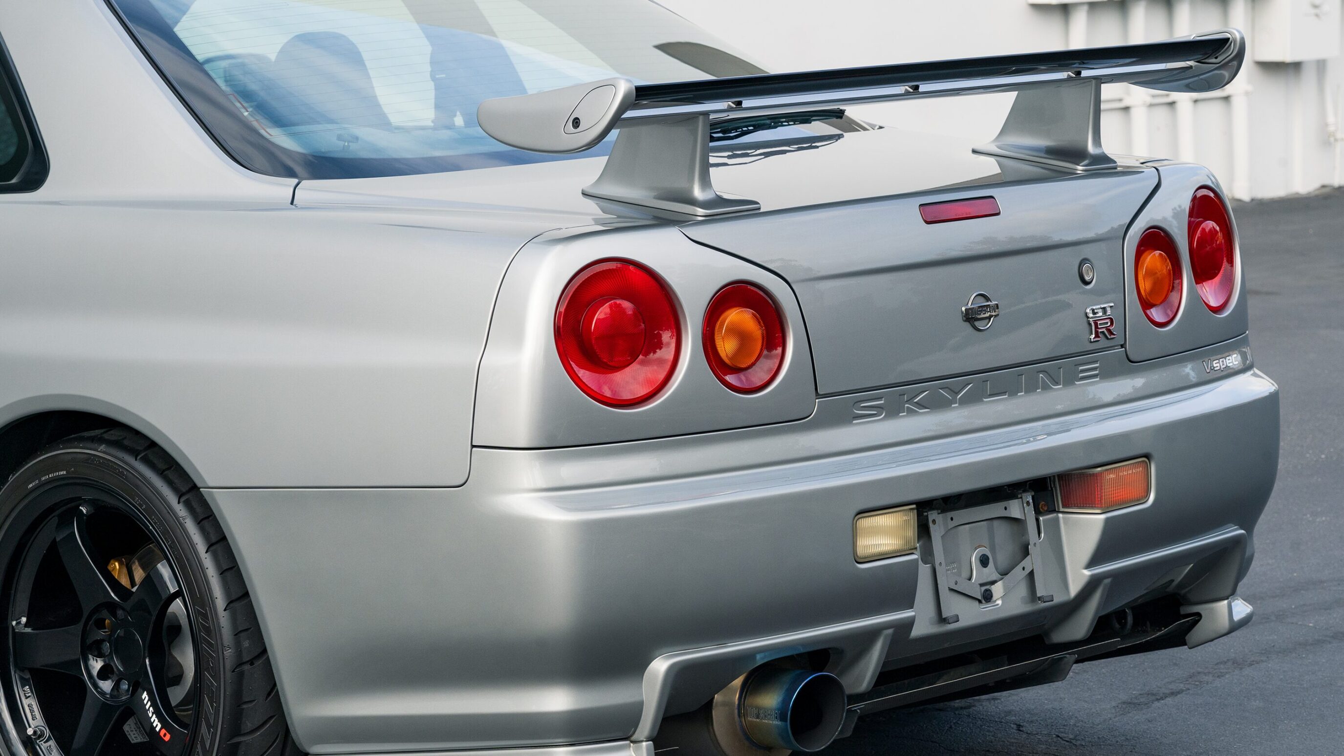 
								1999 Nissan Skyline GTR (BNR34) V-Spec Sonic Silver full									