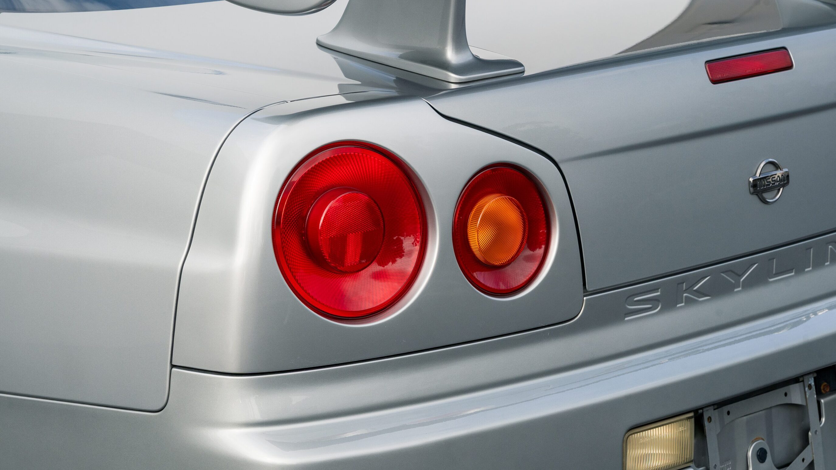 
								1999 Nissan Skyline GTR (BNR34) V-Spec Sonic Silver full									