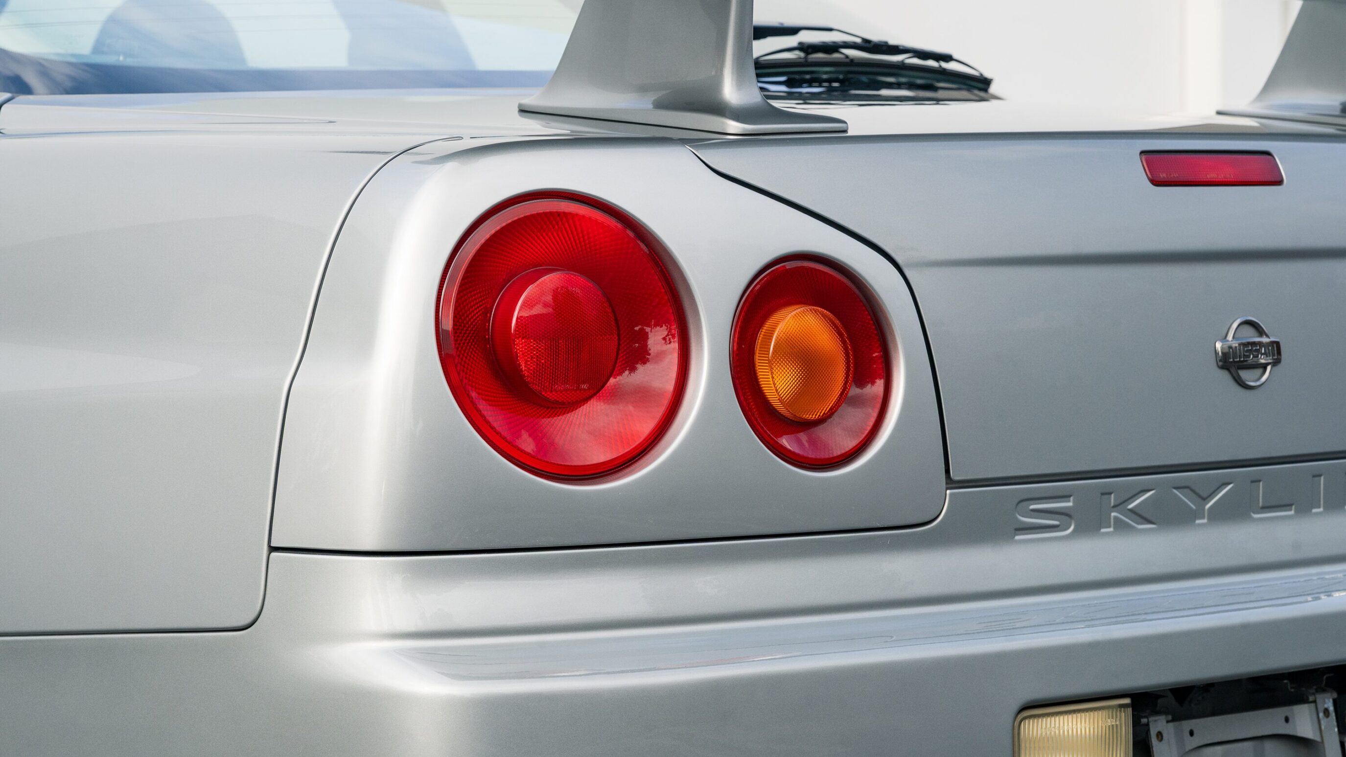 
								1999 Nissan Skyline GTR (BNR34) V-Spec Sonic Silver full									