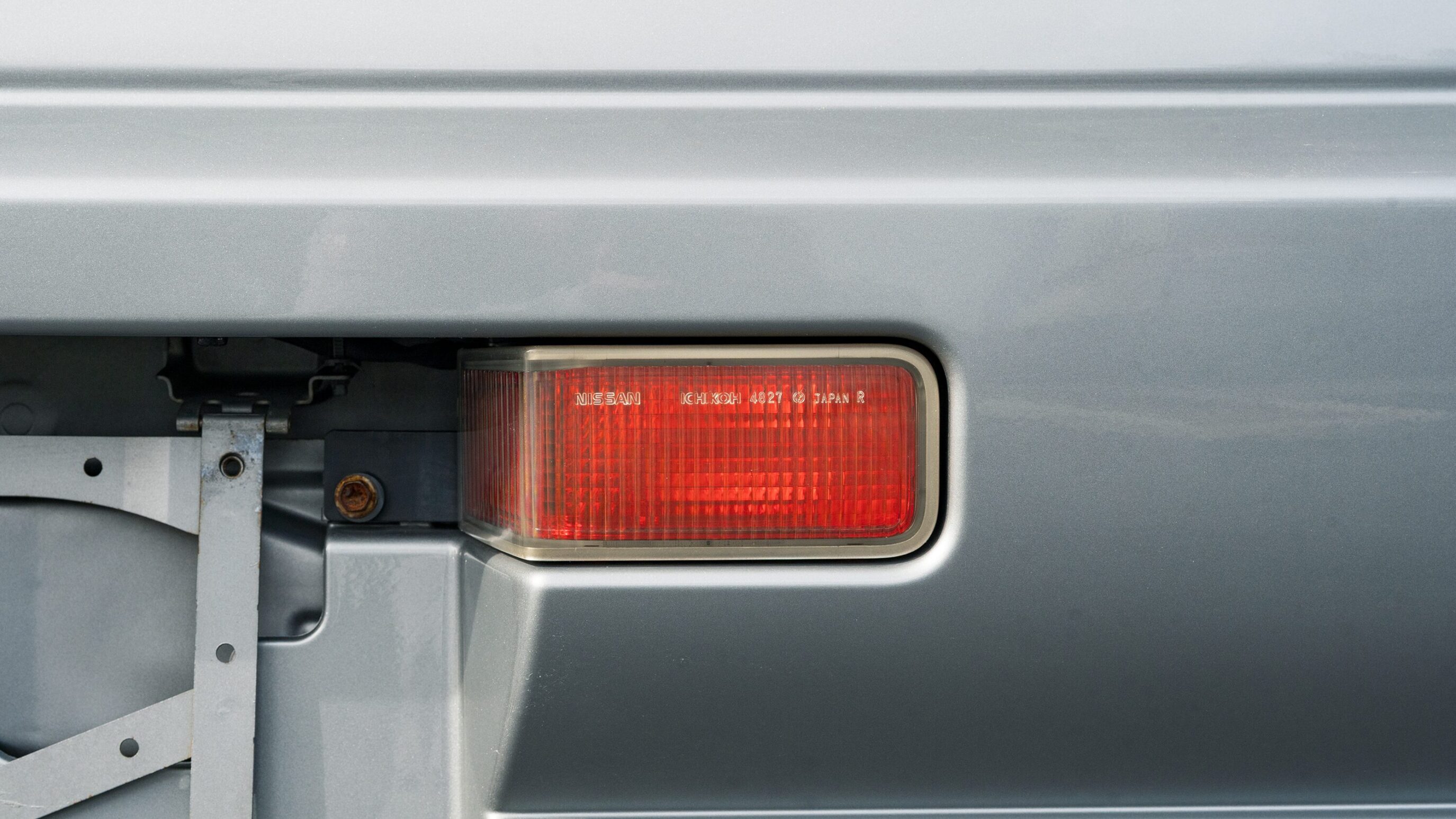 
								1999 Nissan Skyline GTR (BNR34) V-Spec Sonic Silver full									