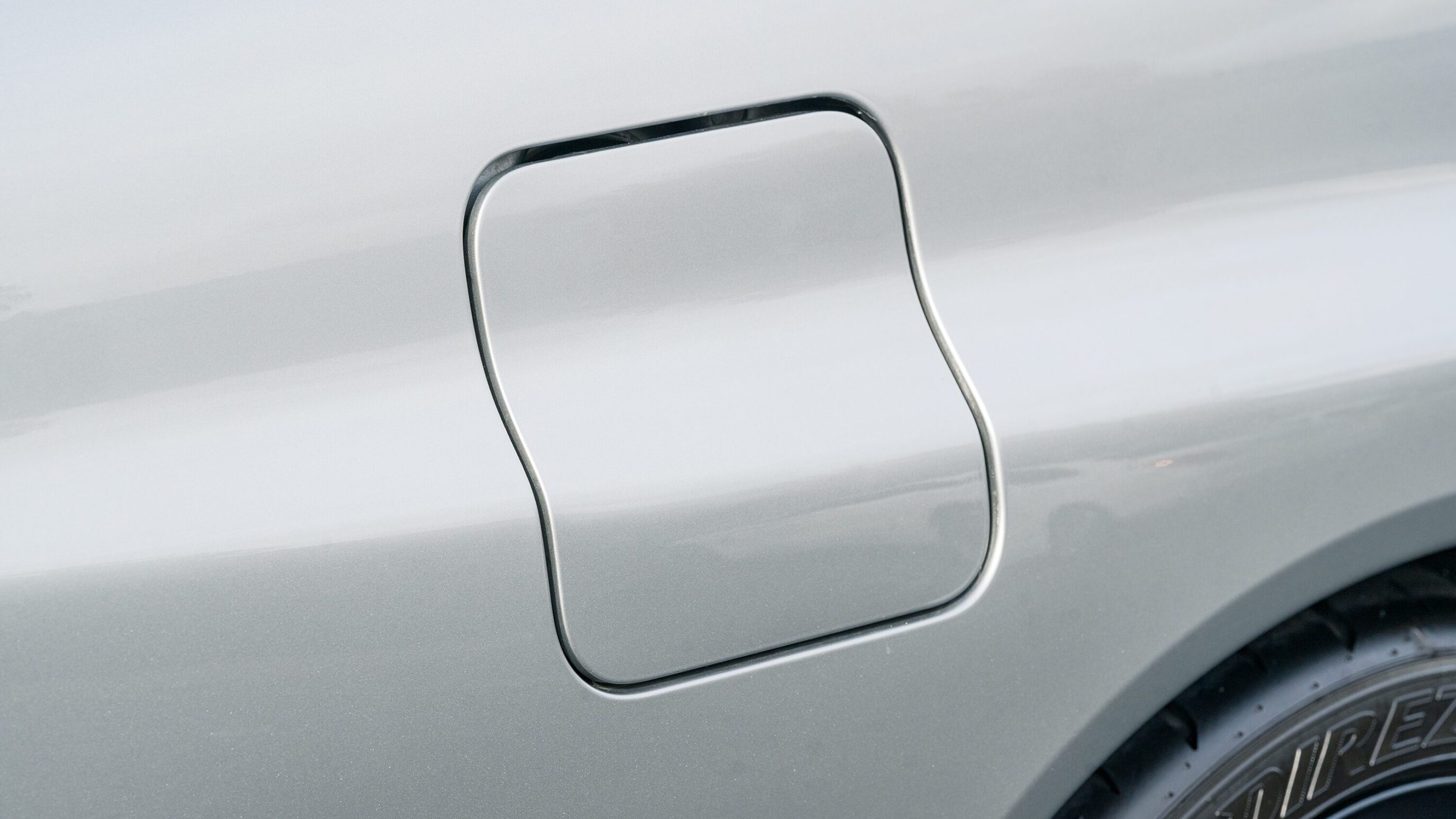 
								1999 Nissan Skyline GTR (BNR34) V-Spec Sonic Silver full									