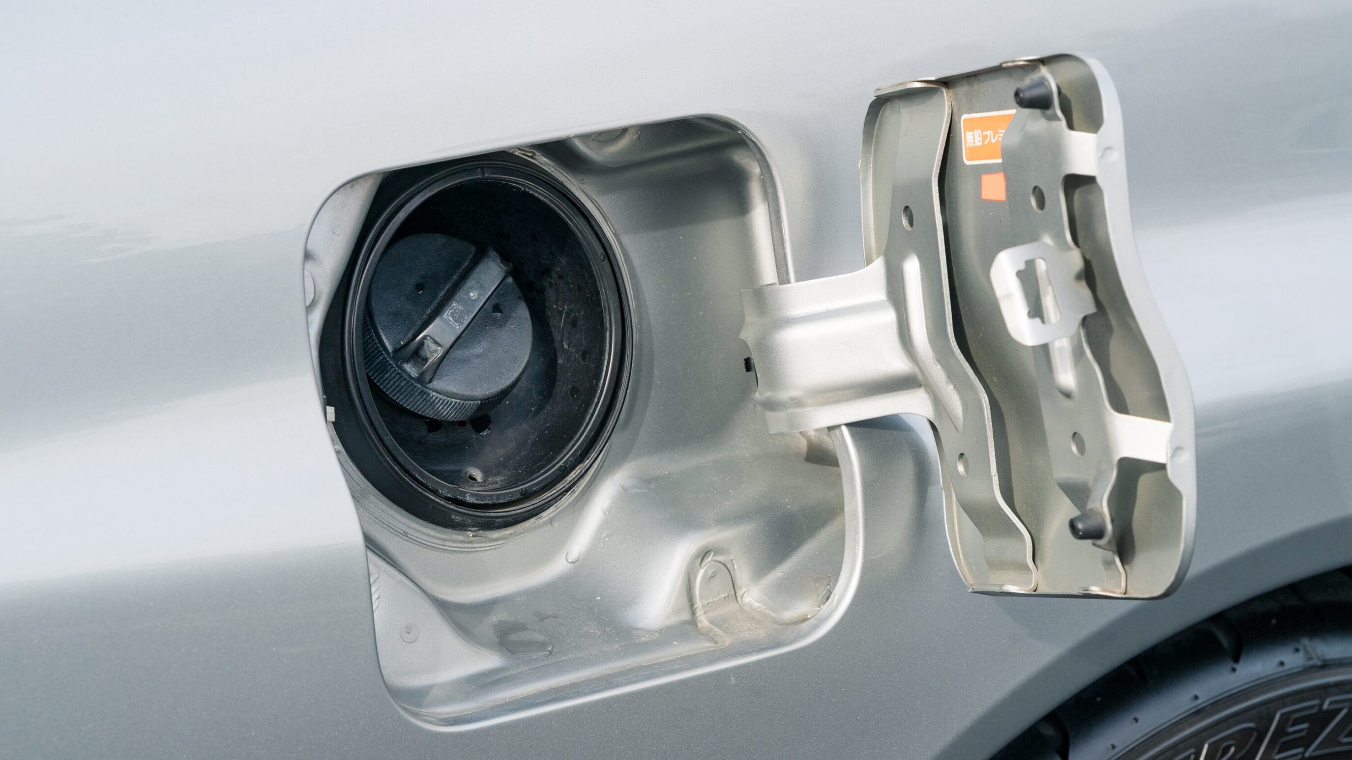 
								1999 Nissan Skyline GTR (BNR34) V-Spec Sonic Silver full									