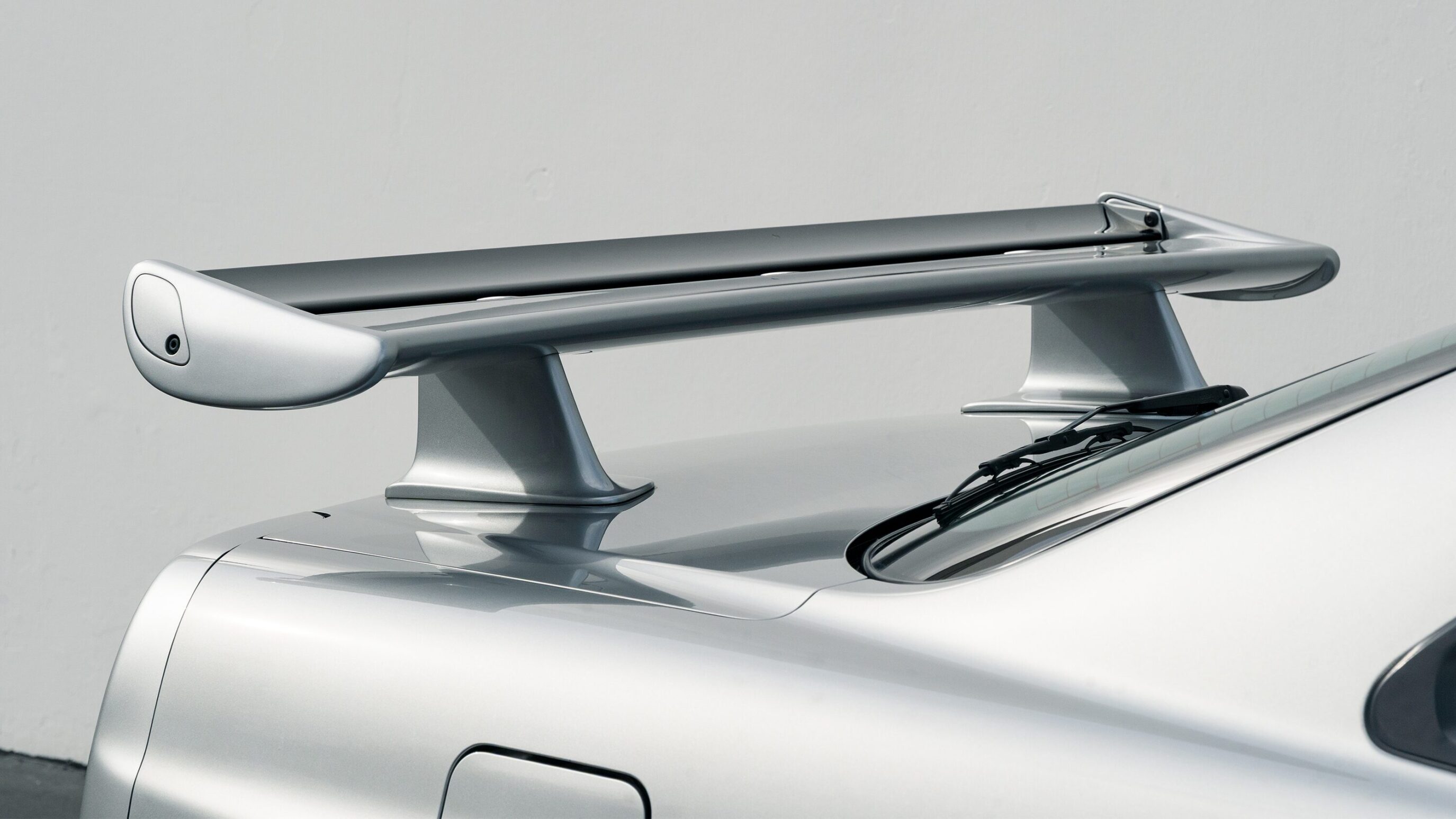 
								1999 Nissan Skyline GTR (BNR34) V-Spec Sonic Silver full									