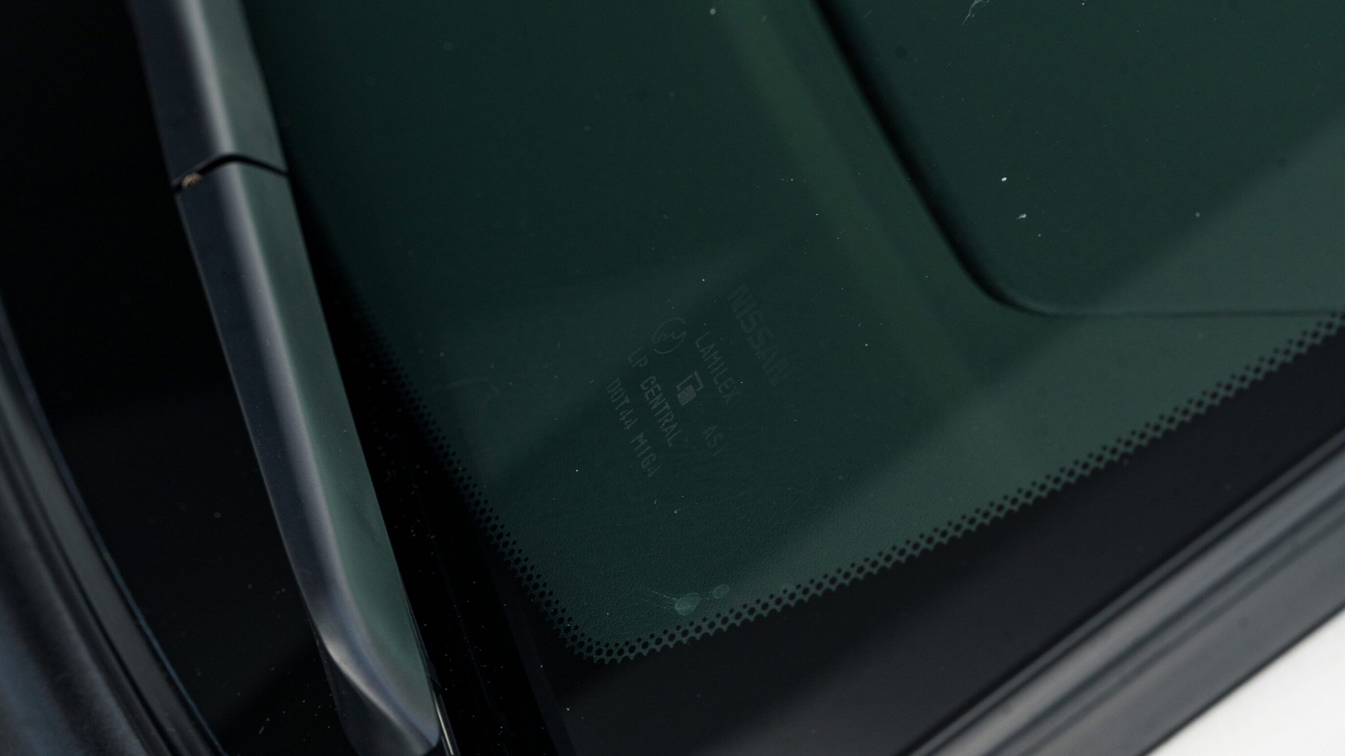 
								1999 Nissan Skyline GTR (BNR34) V-Spec Sonic Silver full									