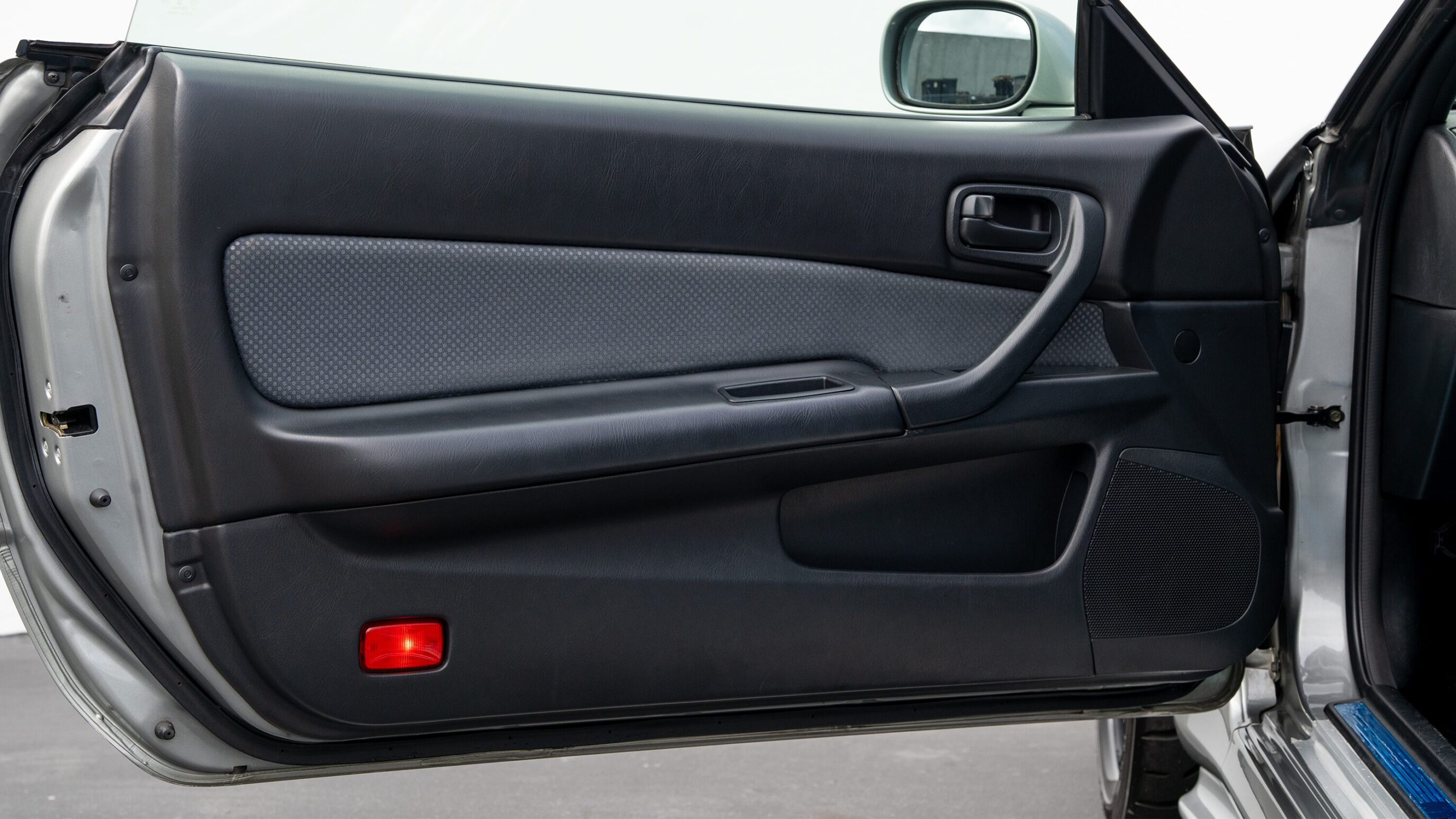 
								1999 Nissan Skyline GTR (BNR34) V-Spec Sonic Silver full									