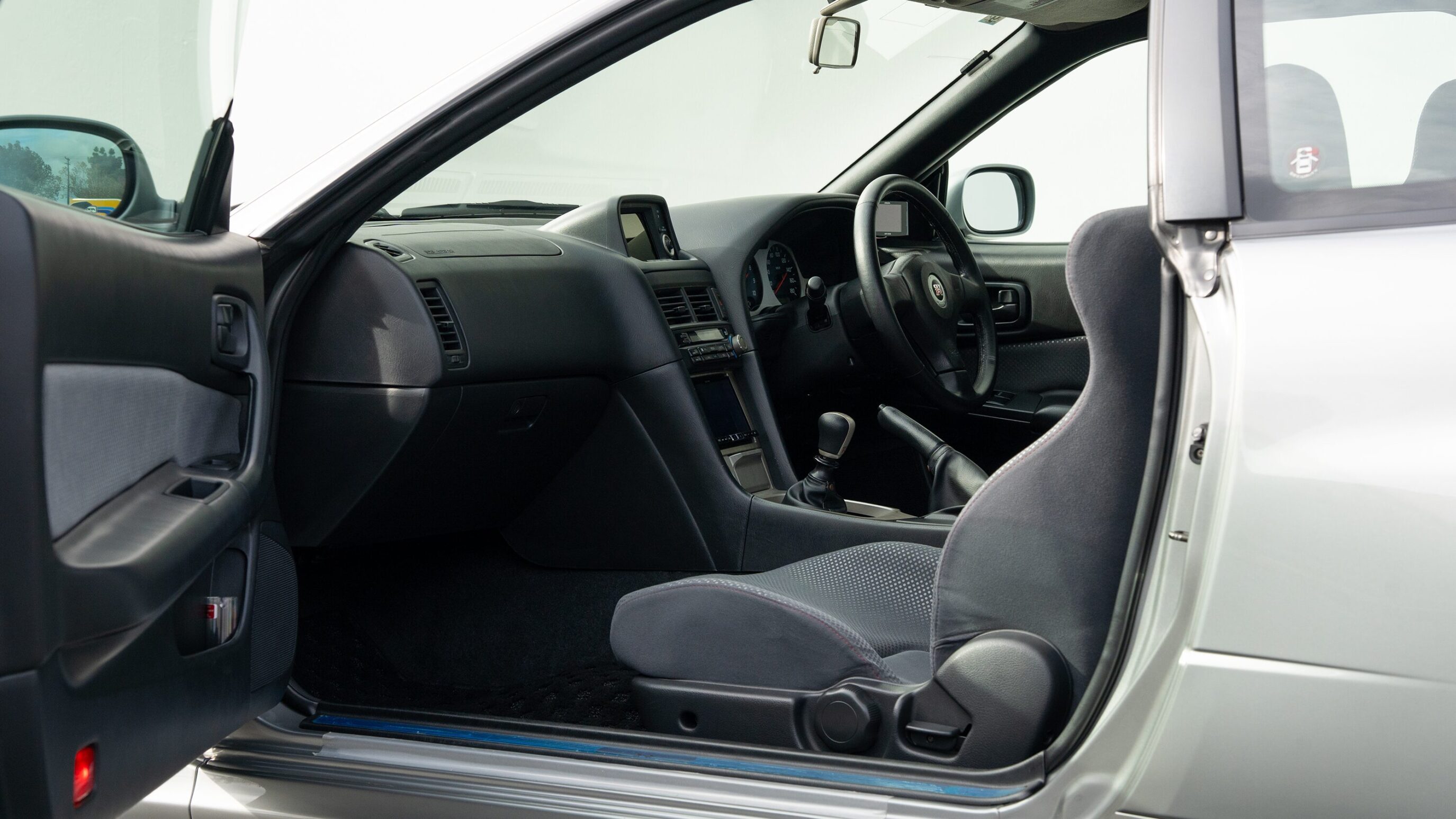 
								1999 Nissan Skyline GTR (BNR34) V-Spec Sonic Silver full									