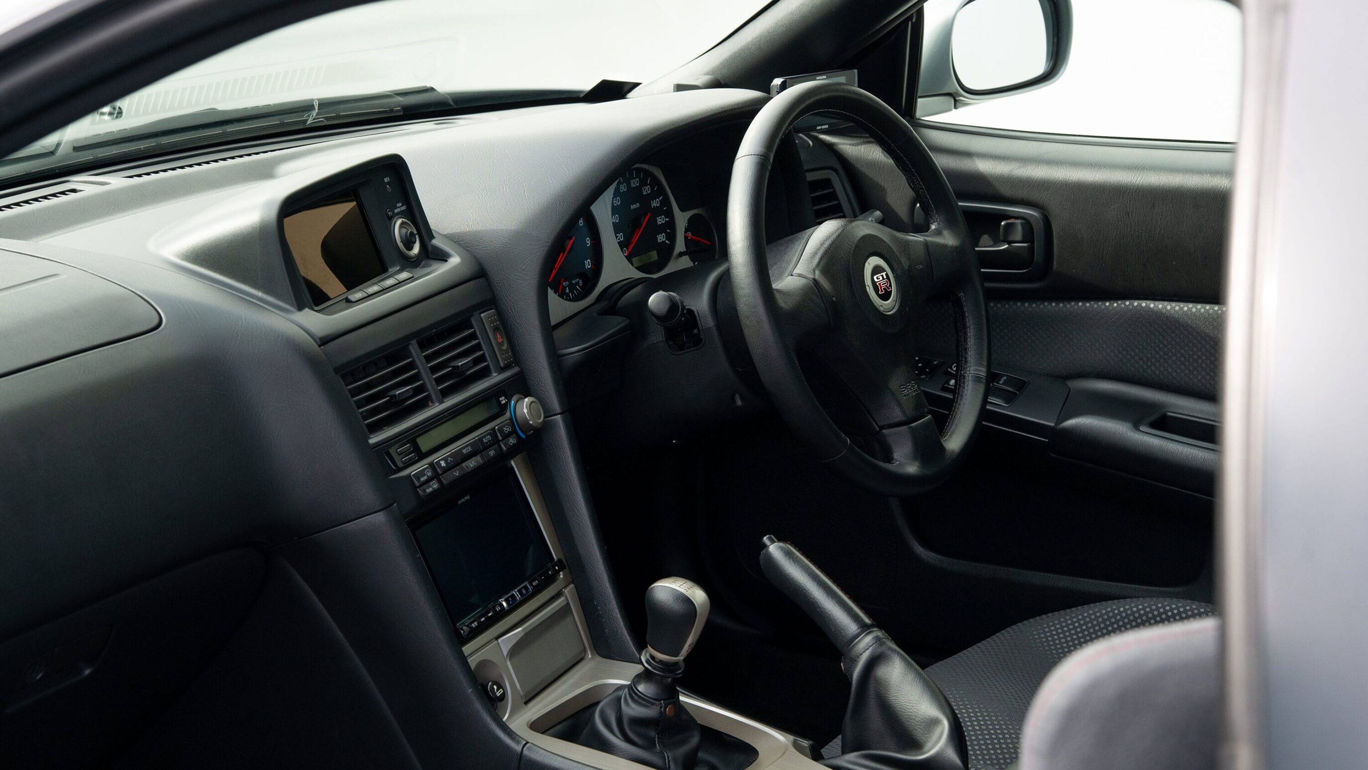 
								1999 Nissan Skyline GTR (BNR34) V-Spec Sonic Silver full									