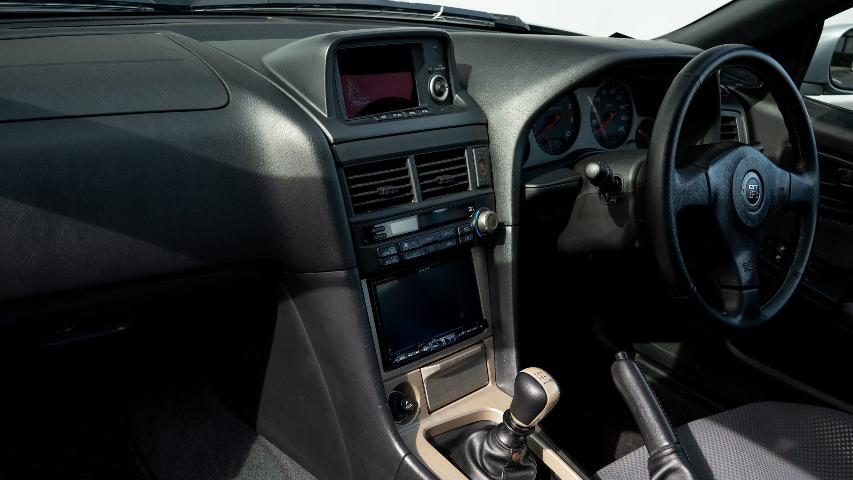 
								1999 Nissan Skyline GTR (BNR34) V-Spec Sonic Silver full									