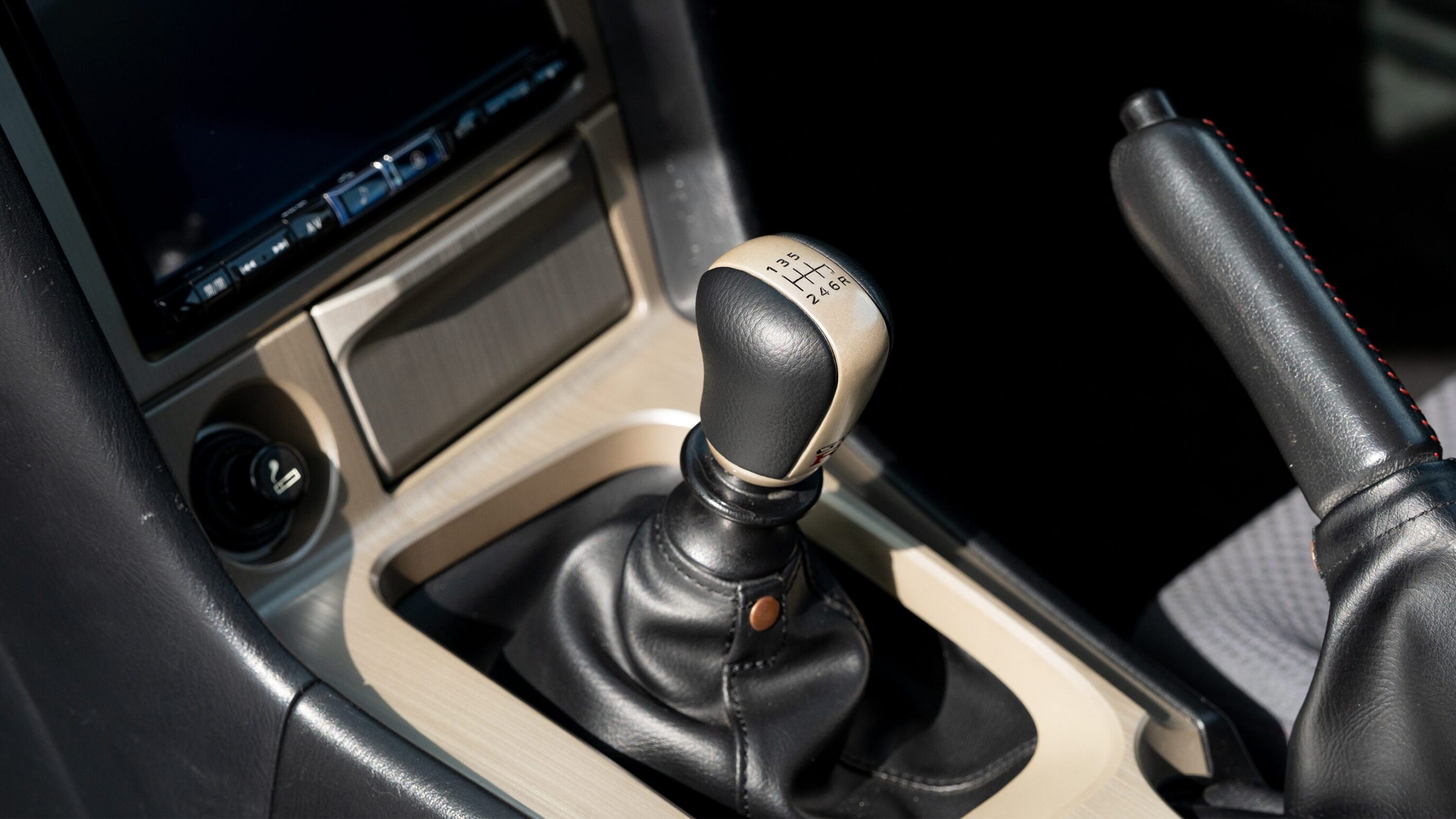 
								1999 Nissan Skyline GTR (BNR34) V-Spec Sonic Silver full									