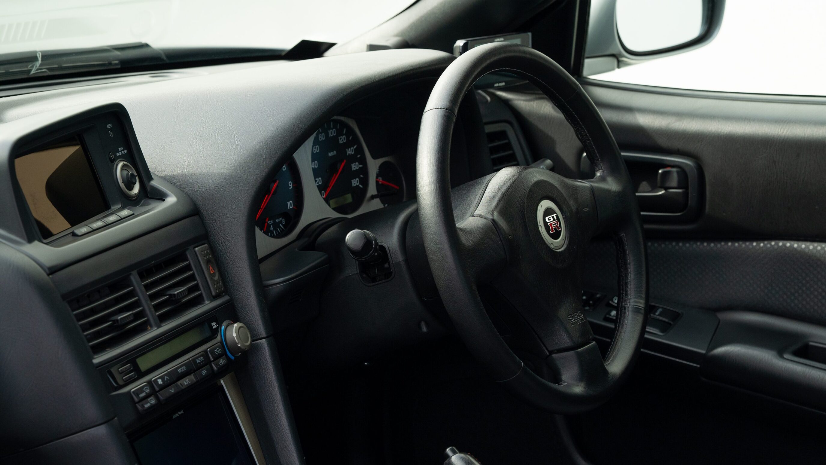 
								1999 Nissan Skyline GTR (BNR34) V-Spec Sonic Silver full									