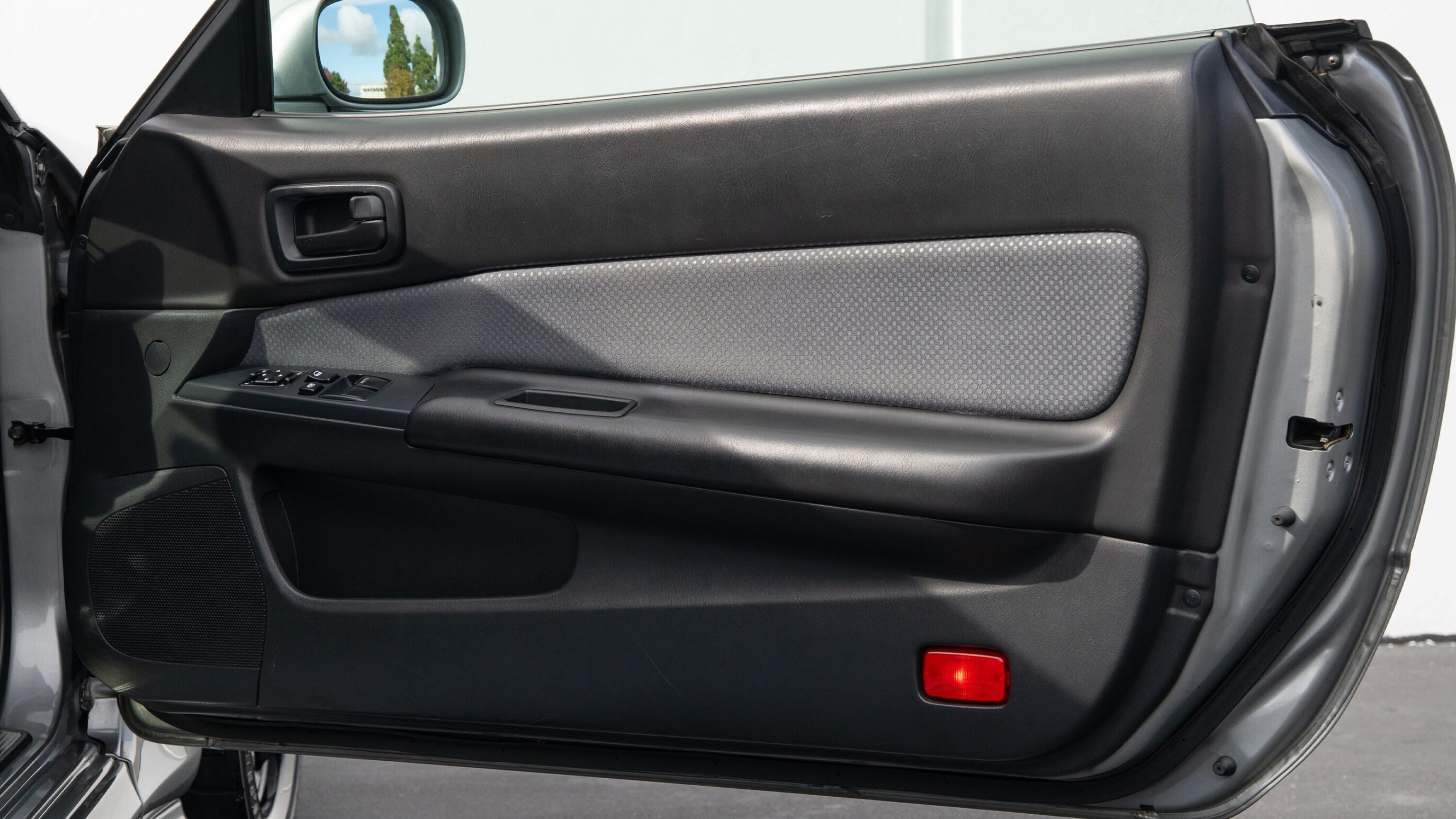 
								1999 Nissan Skyline GTR (BNR34) V-Spec Sonic Silver full									