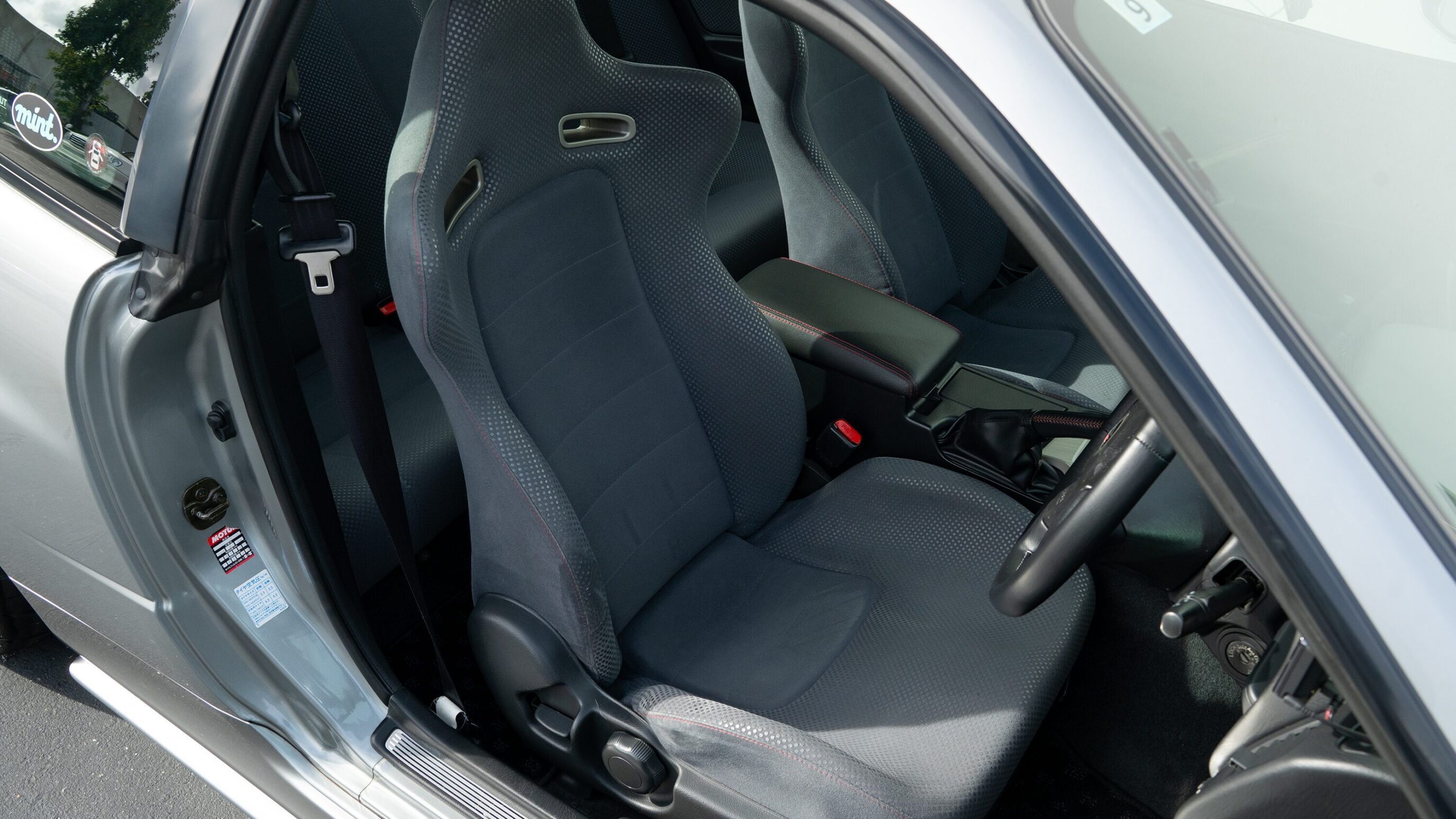 
								1999 Nissan Skyline GTR (BNR34) V-Spec Sonic Silver full									