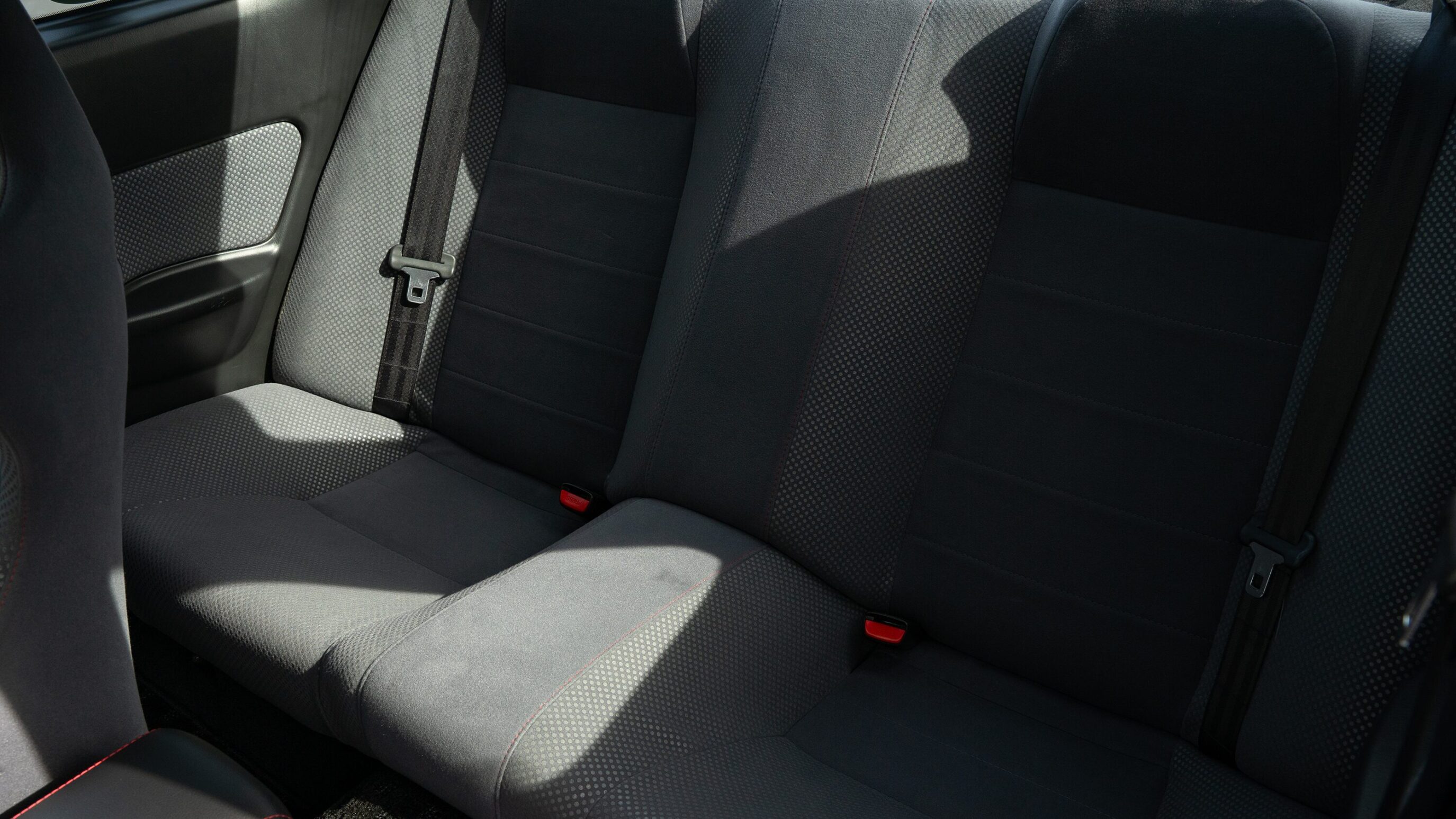 
								1999 Nissan Skyline GTR (BNR34) V-Spec Sonic Silver full									