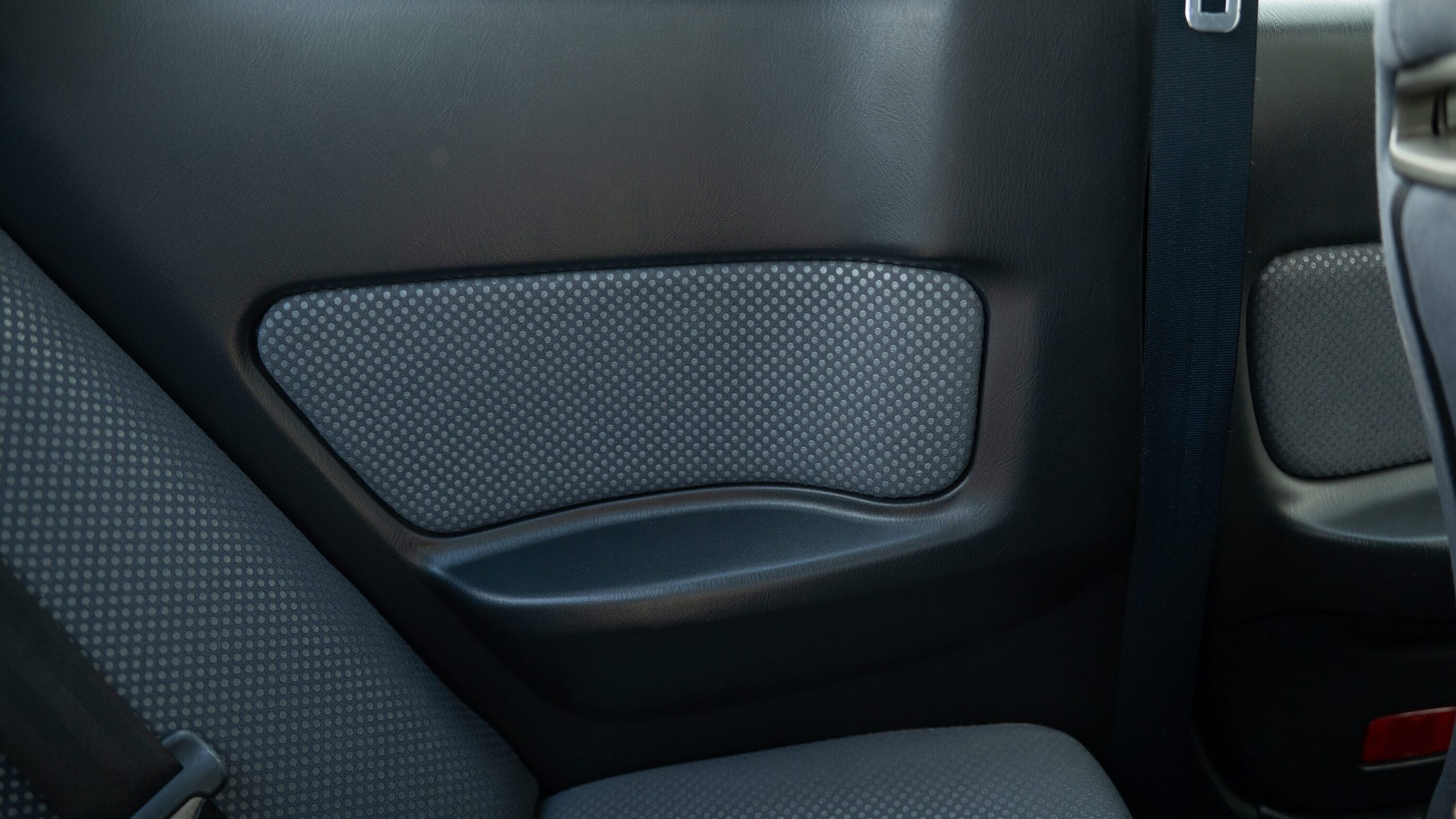 
								1999 Nissan Skyline GTR (BNR34) V-Spec Sonic Silver full									