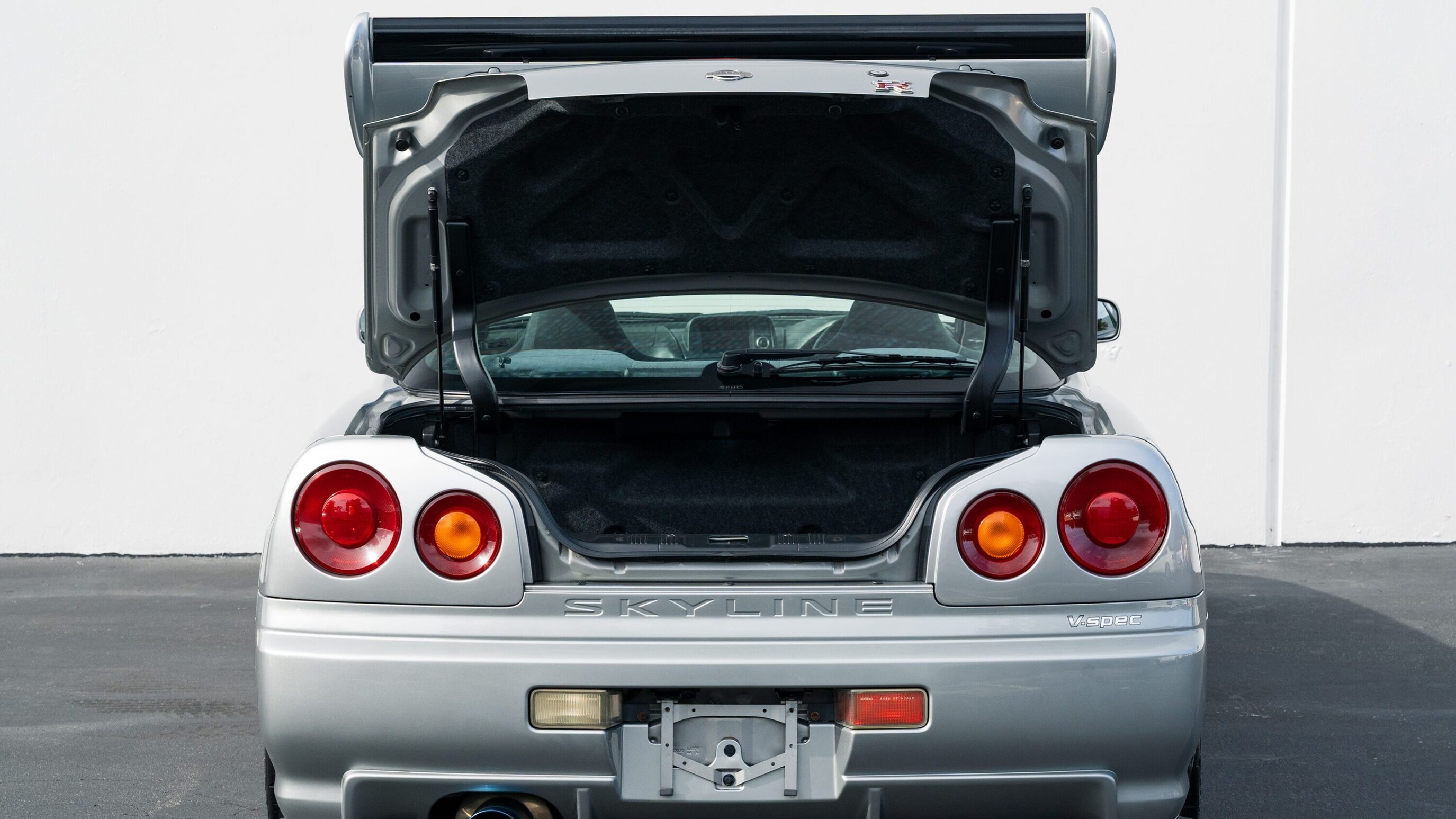 
								1999 Nissan Skyline GTR (BNR34) V-Spec Sonic Silver full									