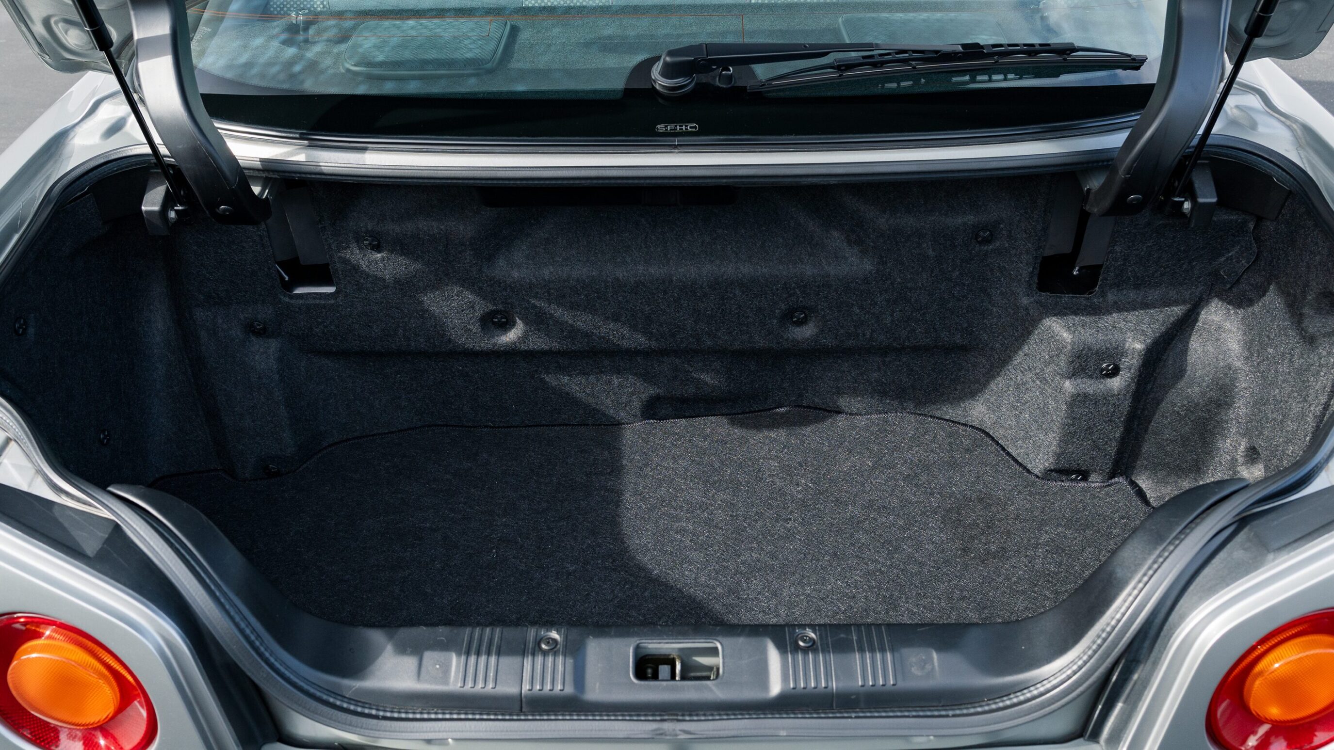 
								1999 Nissan Skyline GTR (BNR34) V-Spec Sonic Silver full									