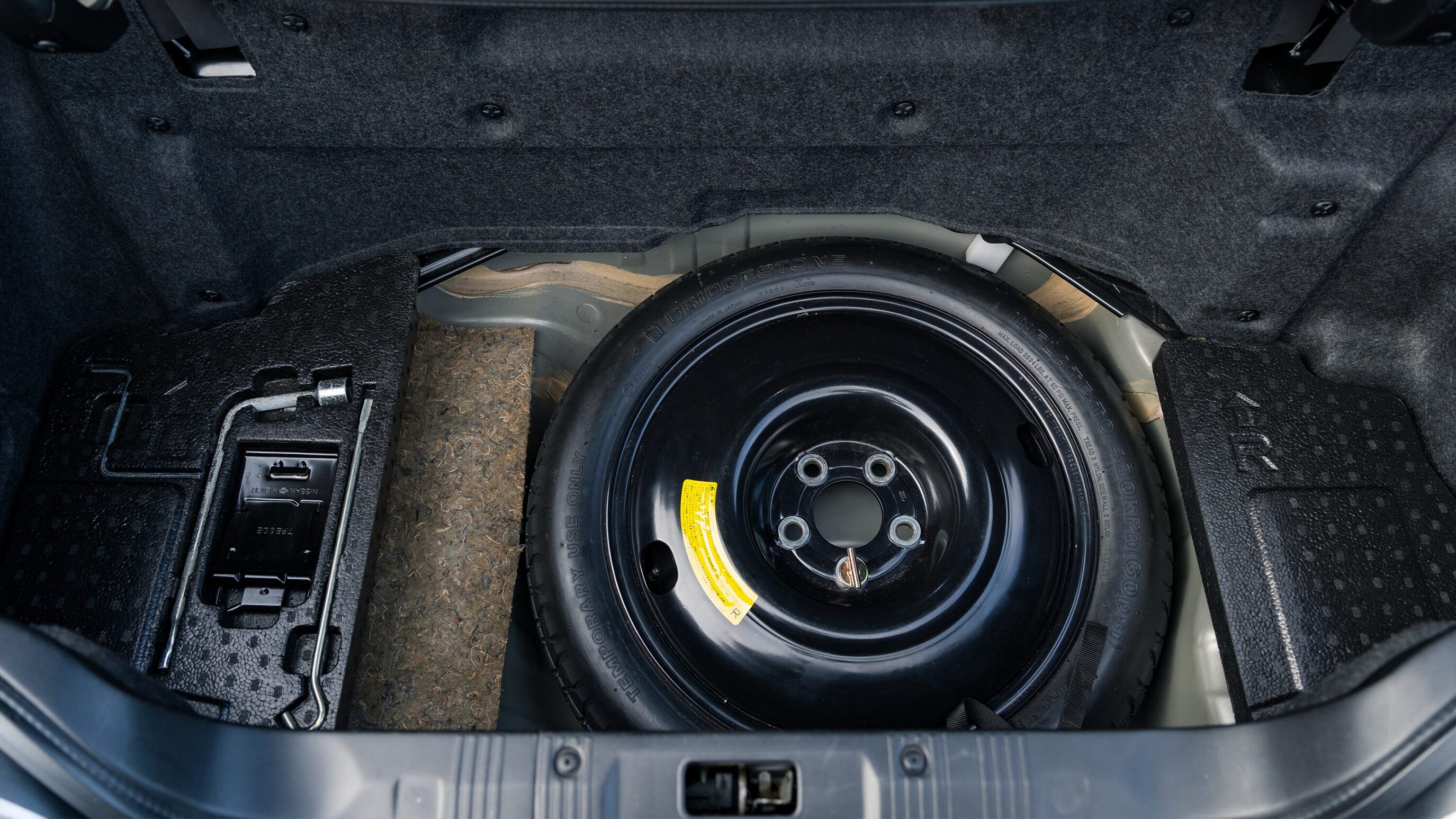 
								1999 Nissan Skyline GTR (BNR34) V-Spec Sonic Silver full									