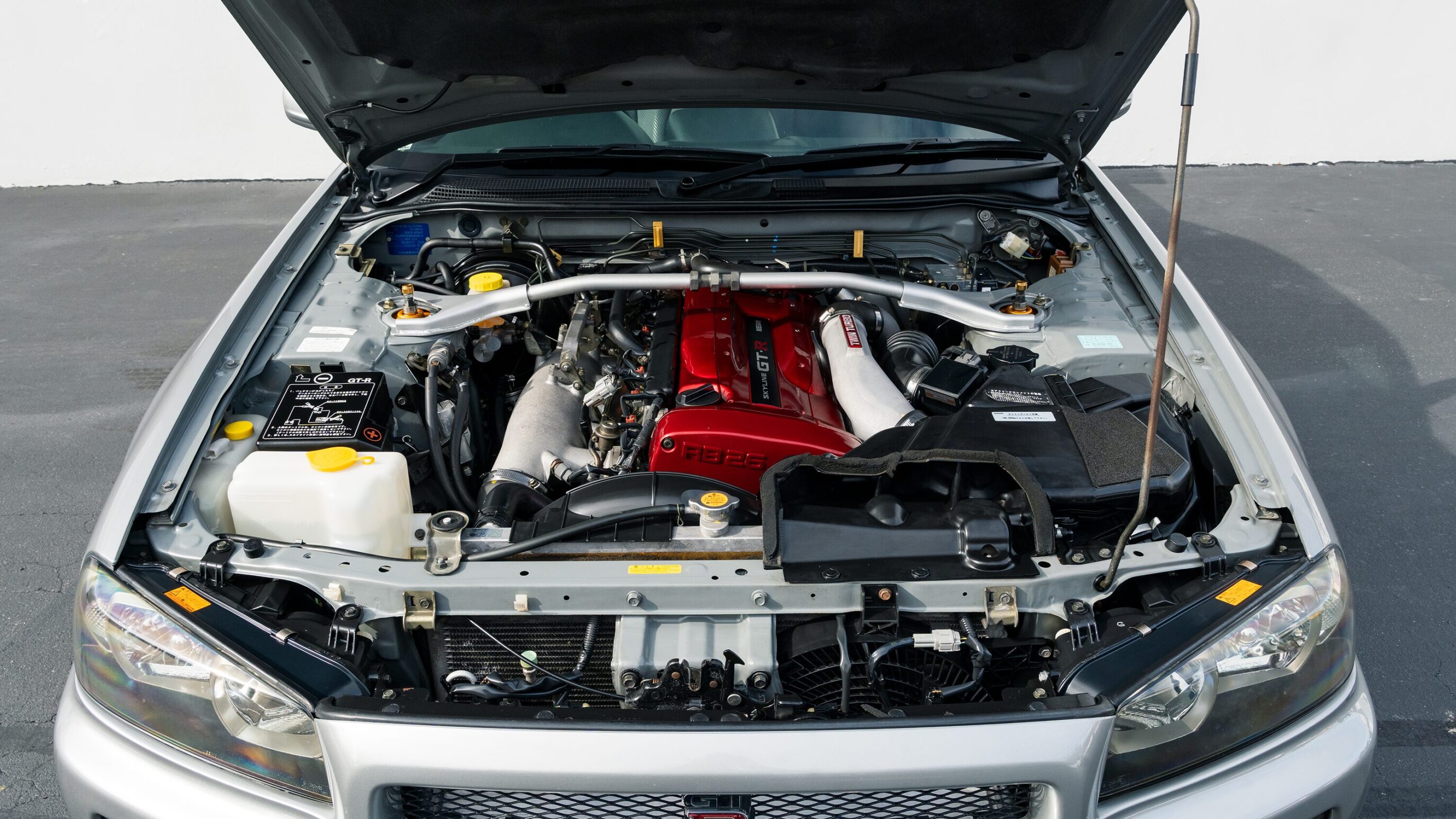 
								1999 Nissan Skyline GTR (BNR34) V-Spec Sonic Silver full									