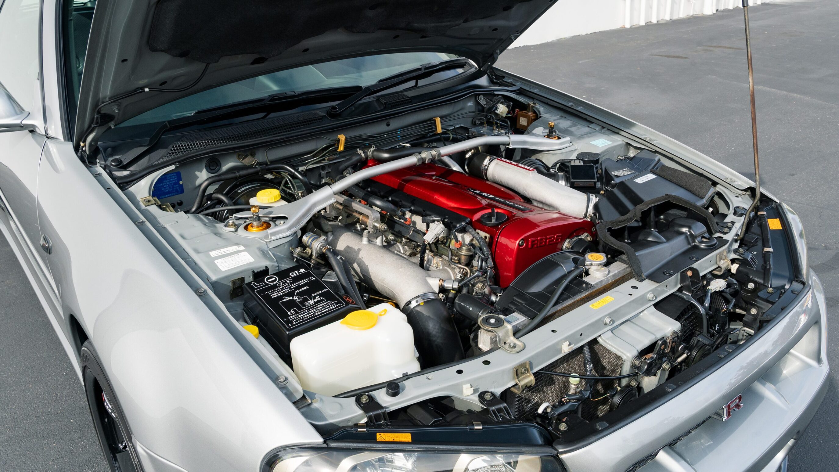 
								1999 Nissan Skyline GTR (BNR34) V-Spec Sonic Silver full									