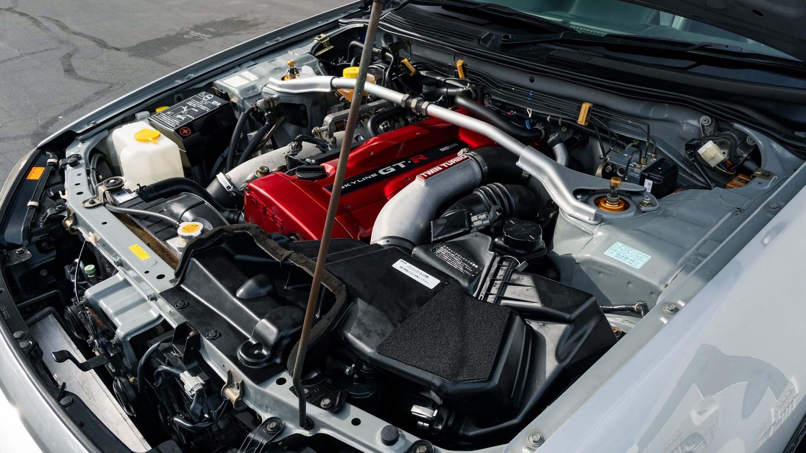 
								1999 Nissan Skyline GTR (BNR34) V-Spec Sonic Silver full									