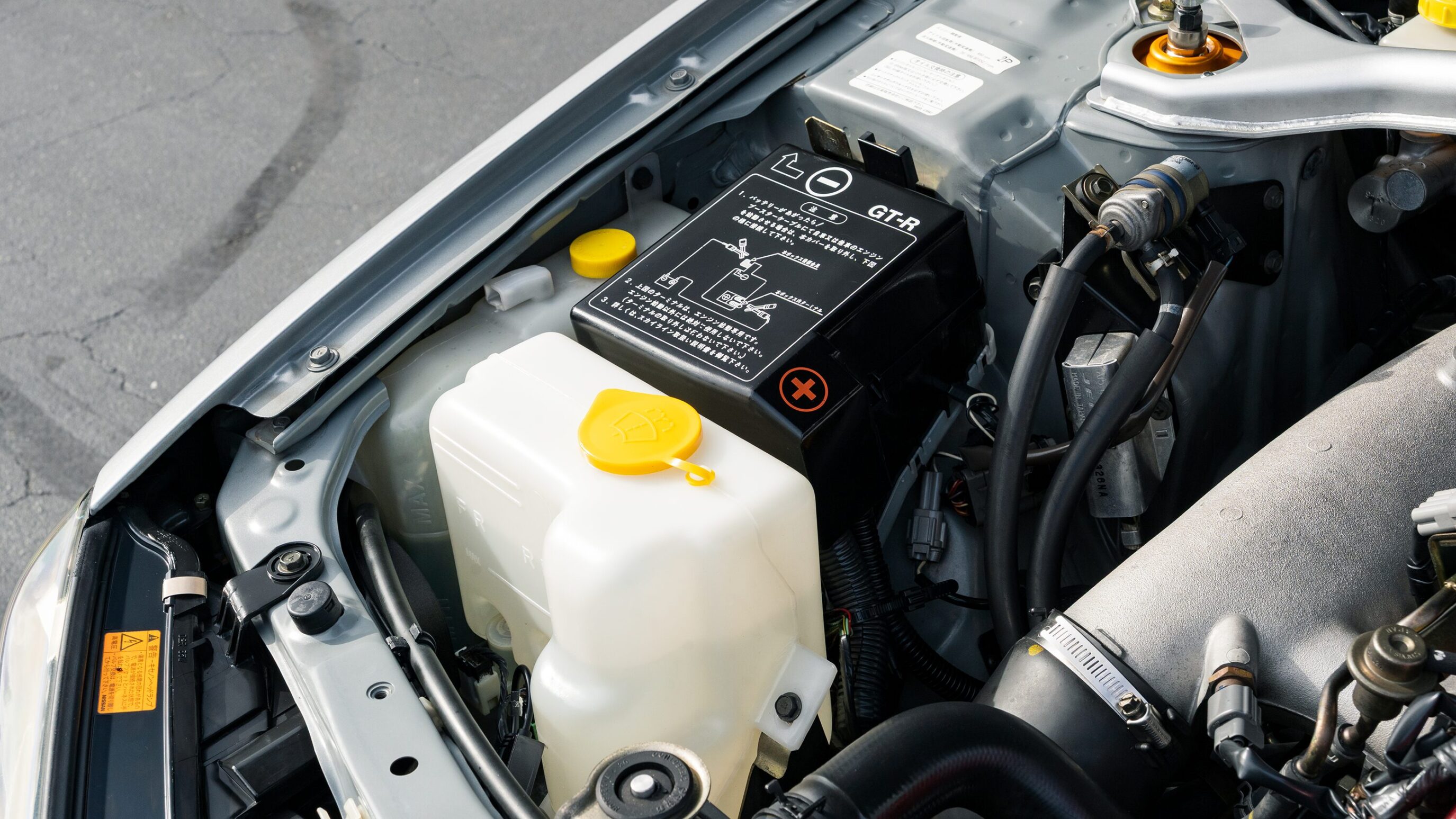 
								1999 Nissan Skyline GTR (BNR34) V-Spec Sonic Silver full									