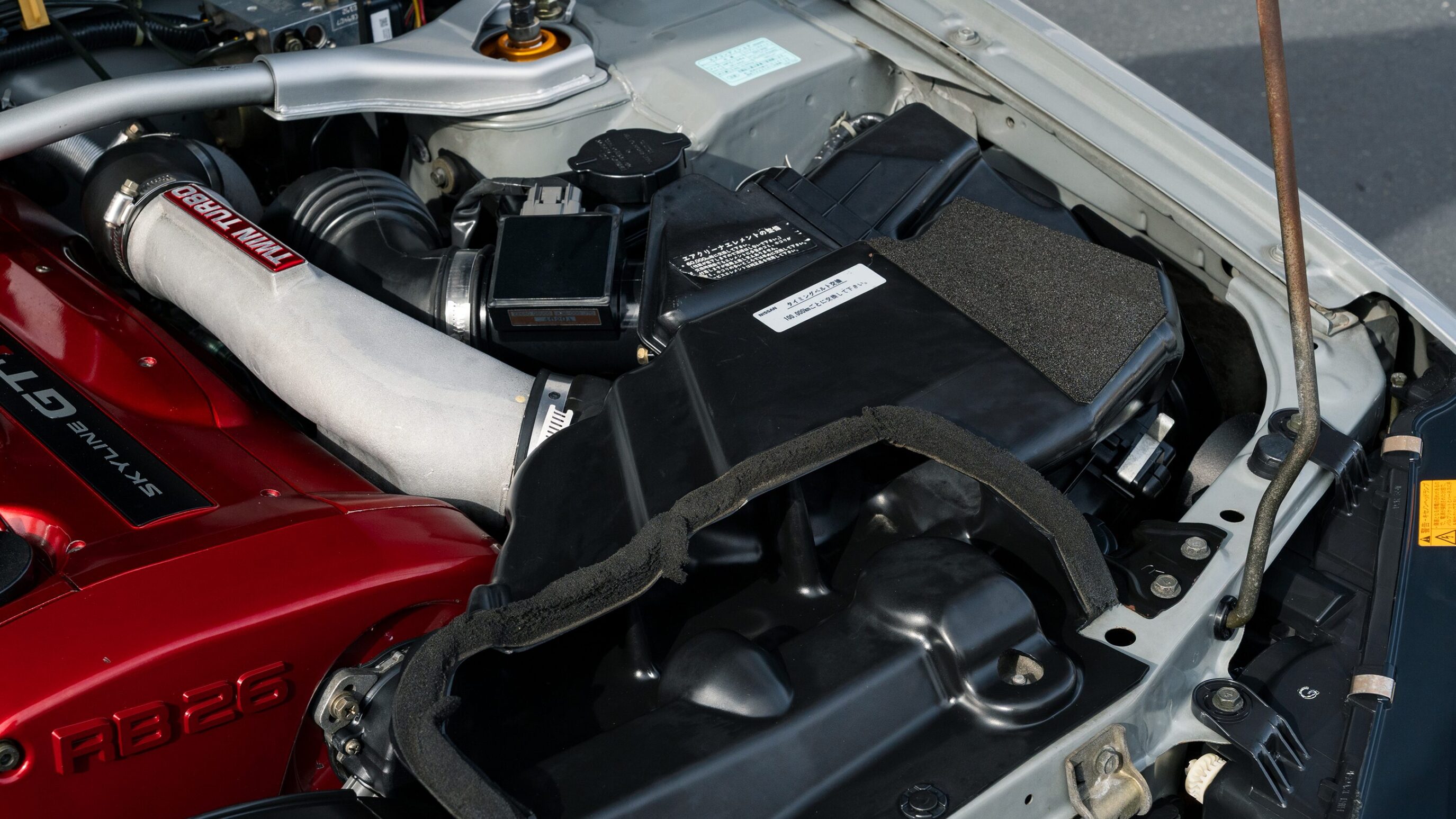 
								1999 Nissan Skyline GTR (BNR34) V-Spec Sonic Silver full									