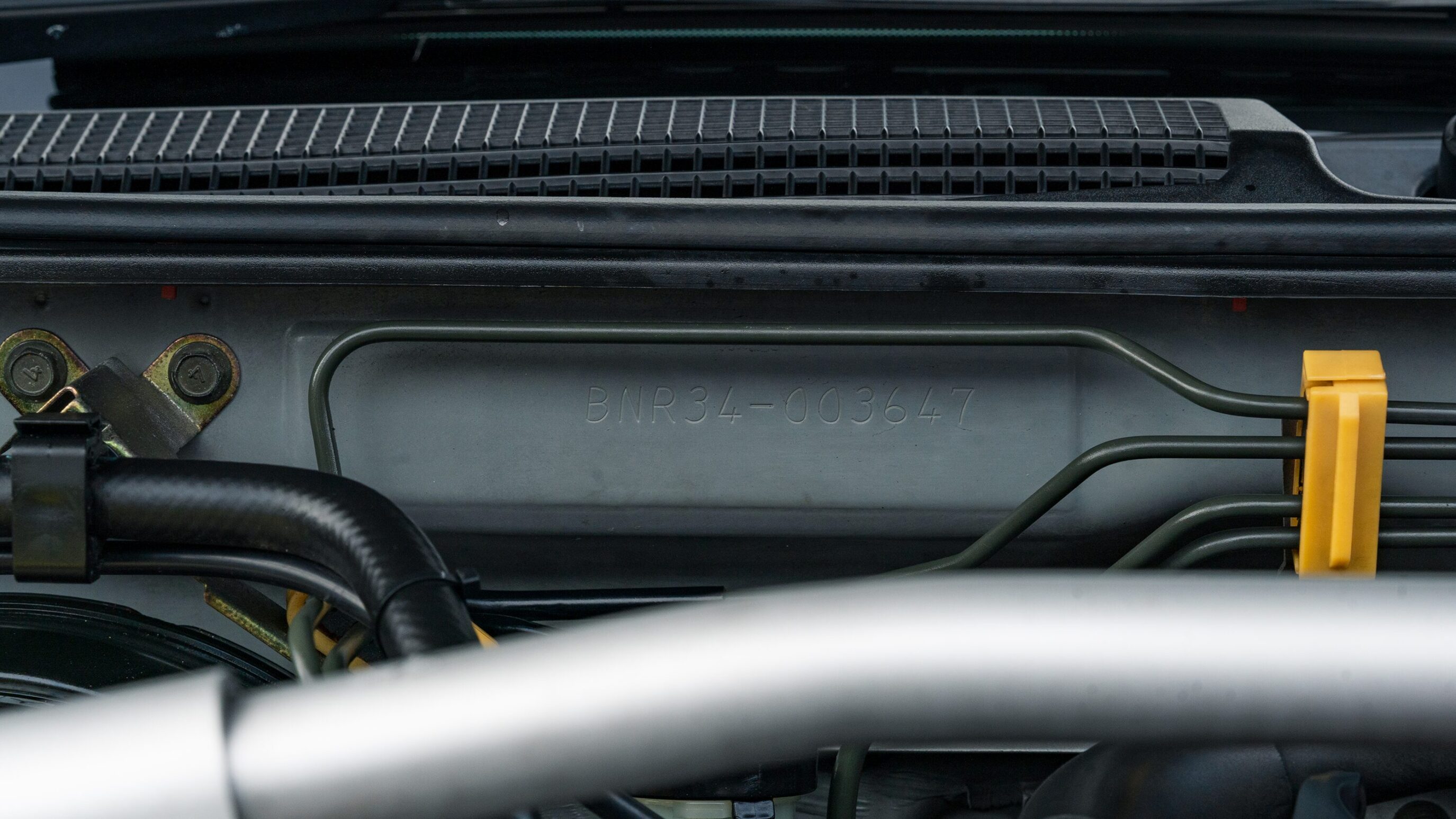 
								1999 Nissan Skyline GTR (BNR34) V-Spec Sonic Silver full									