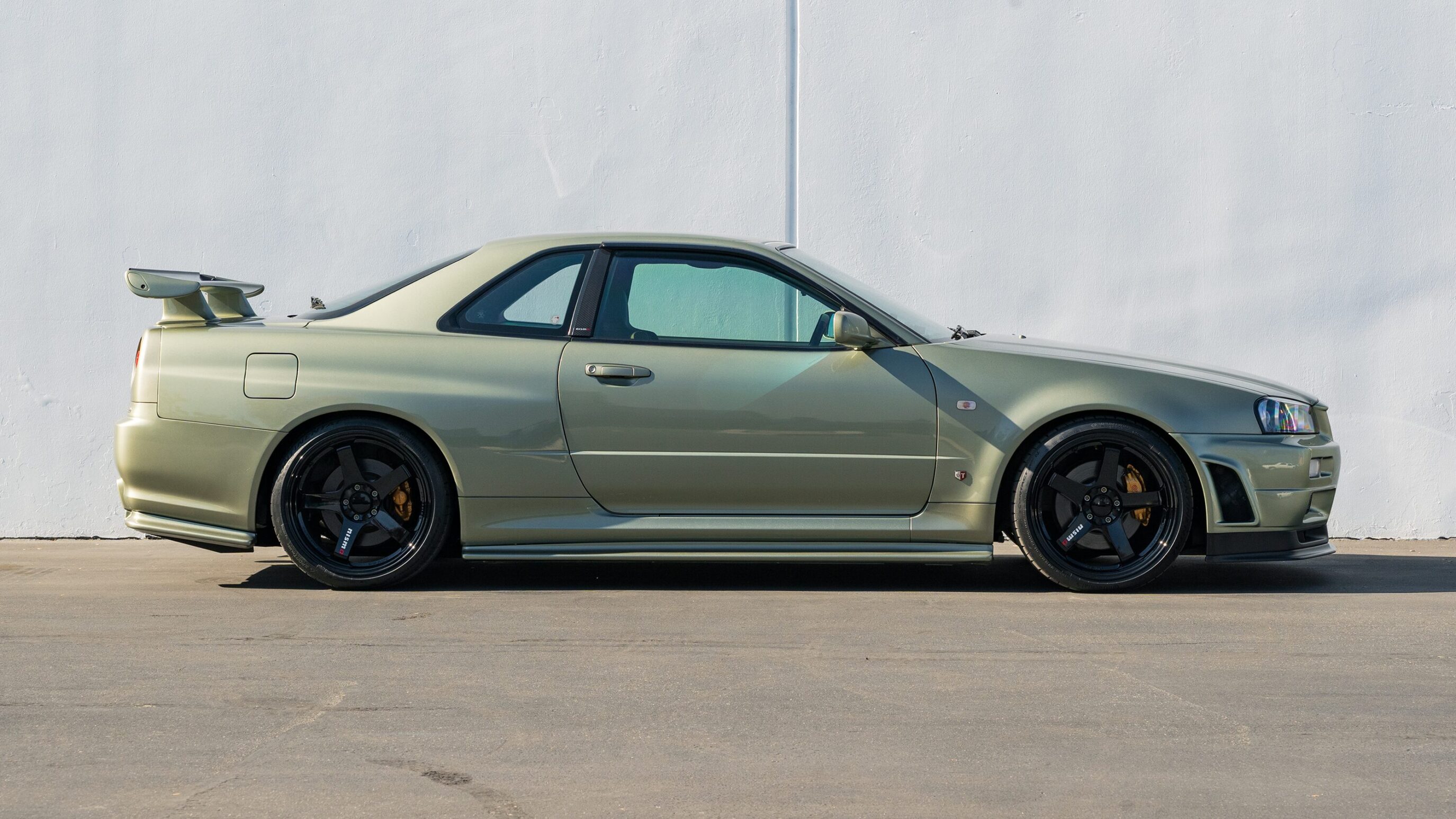 
								1999 Nissan Skyline GTR (BNR34) V-Spec Sonic Silver 2002 Nissan Skyline GTR (BNR34) M-Spec Nür Millennium Jade full									