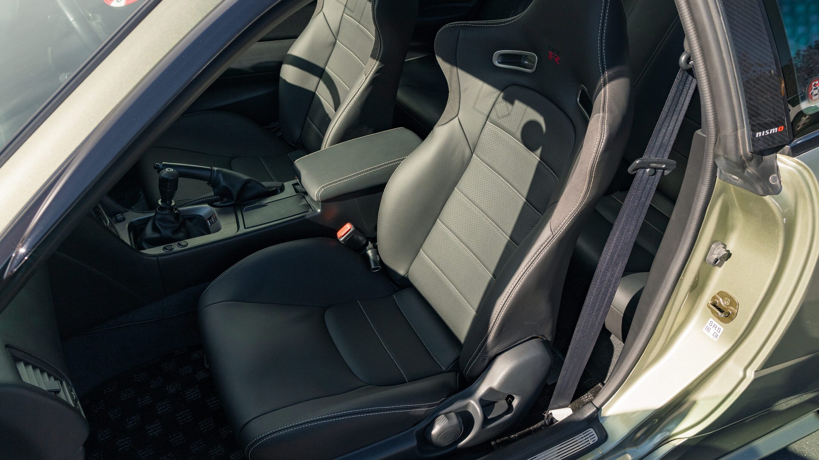 
								1999 Nissan Skyline GTR (BNR34) V-Spec Sonic Silver 2002 Nissan Skyline GTR (BNR34) M-Spec Nür Millennium Jade full									